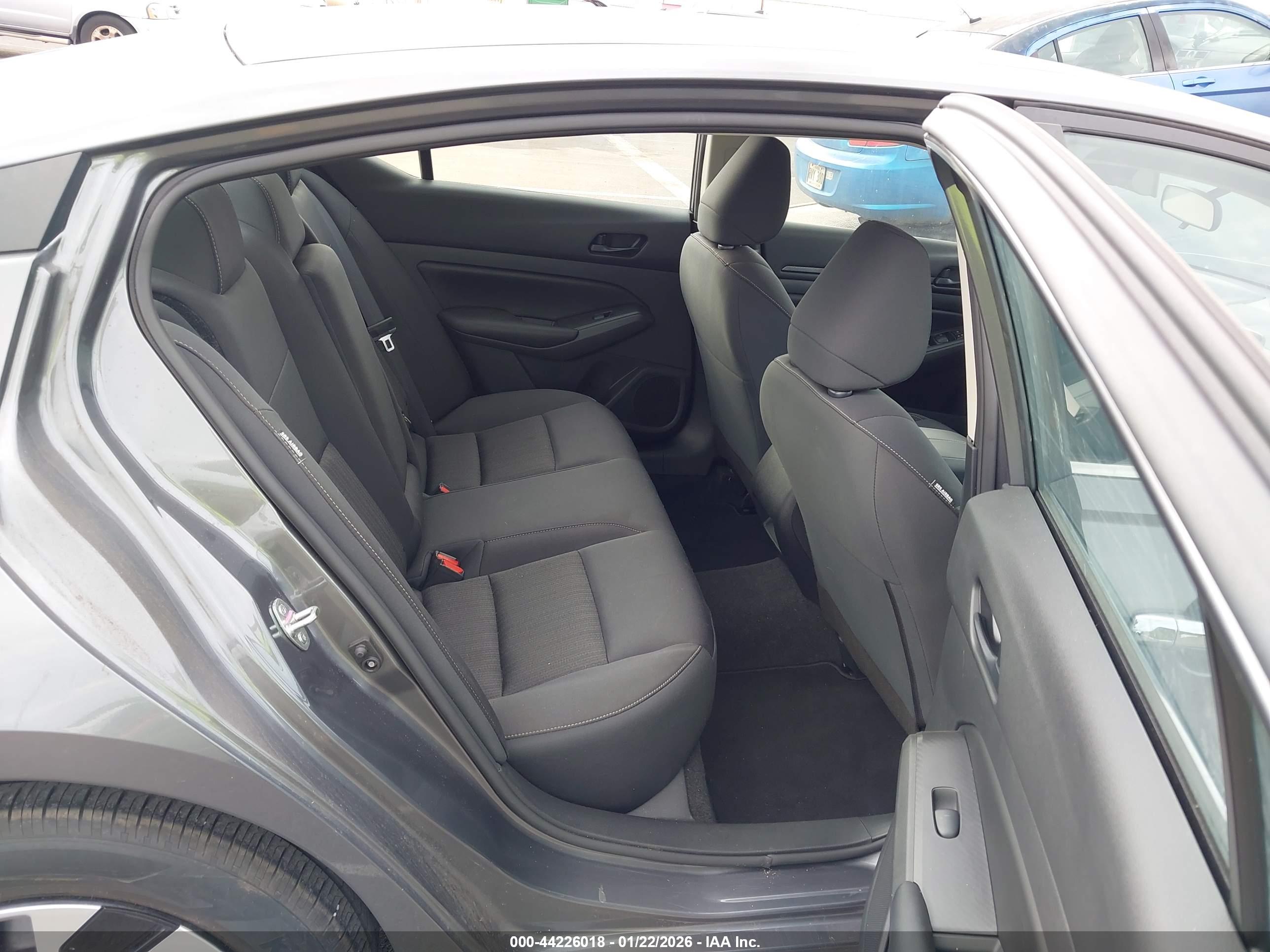 NISSAN ALTIMA image 8