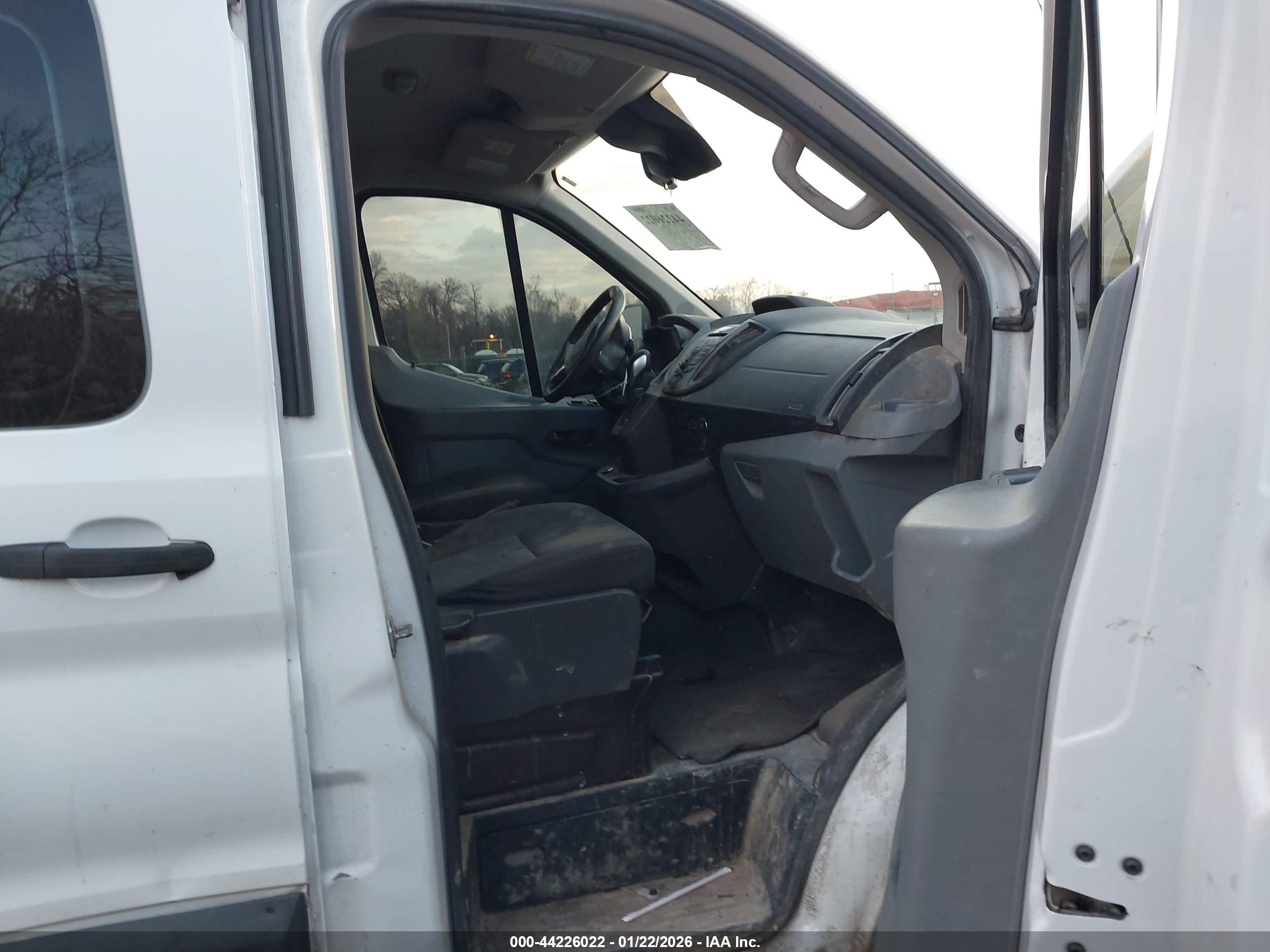FORD TRANSIT-150 image 5