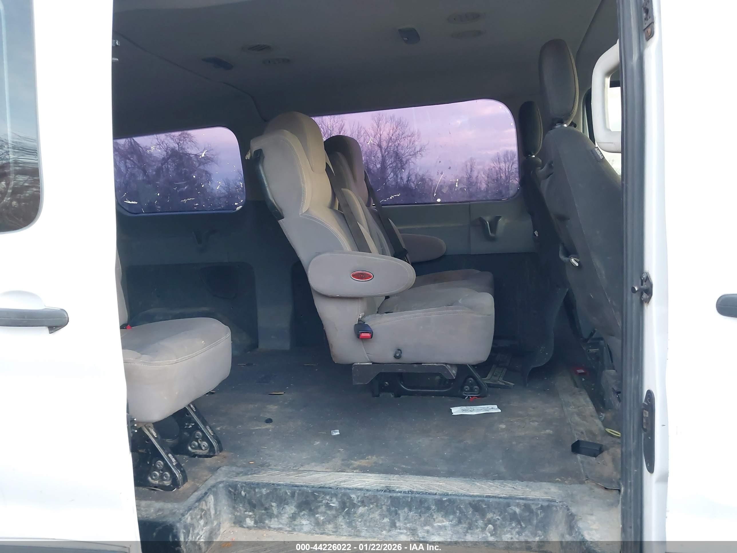 FORD TRANSIT-150 image 8