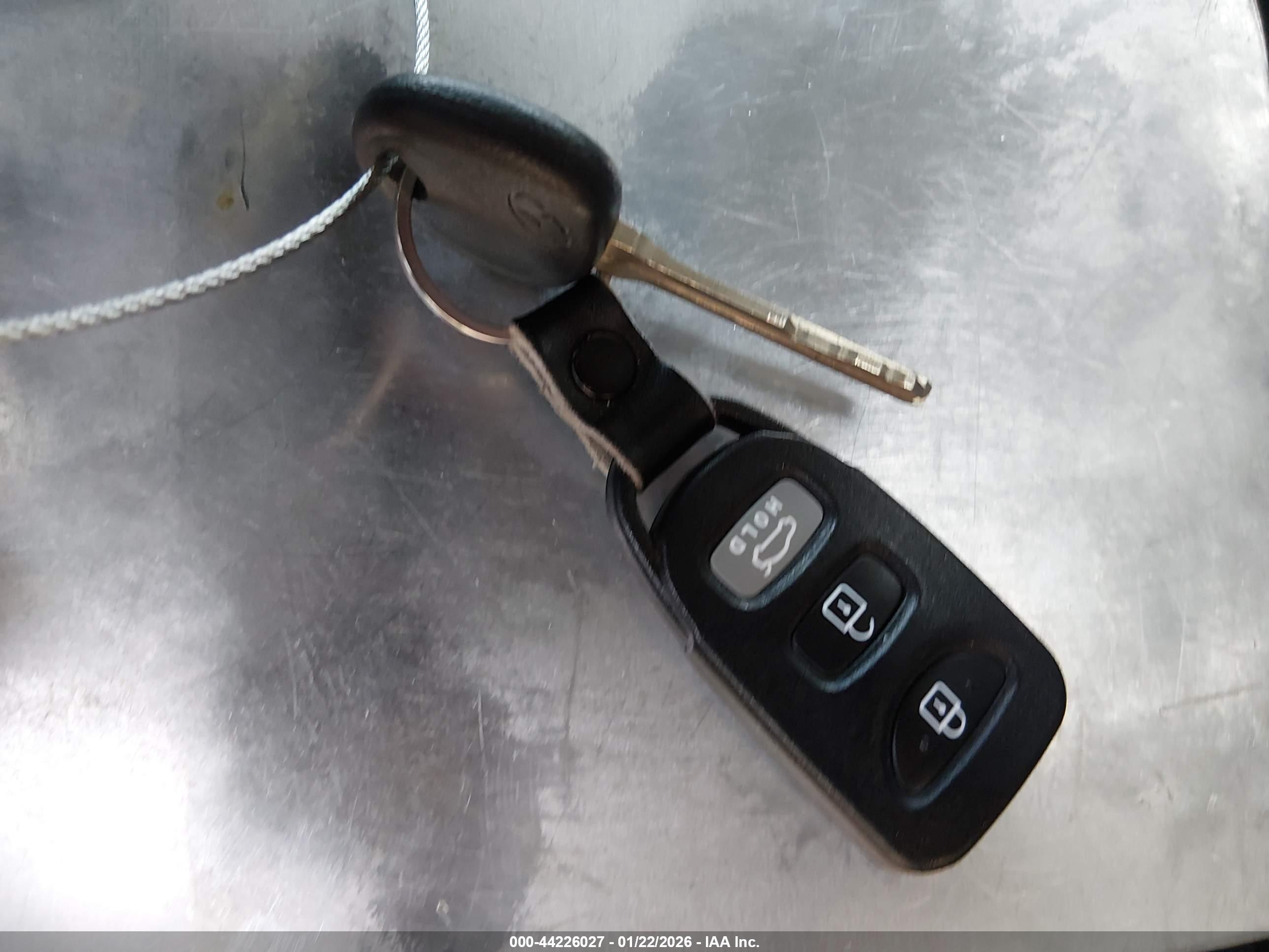 HYUNDAI ELANTRA image 11