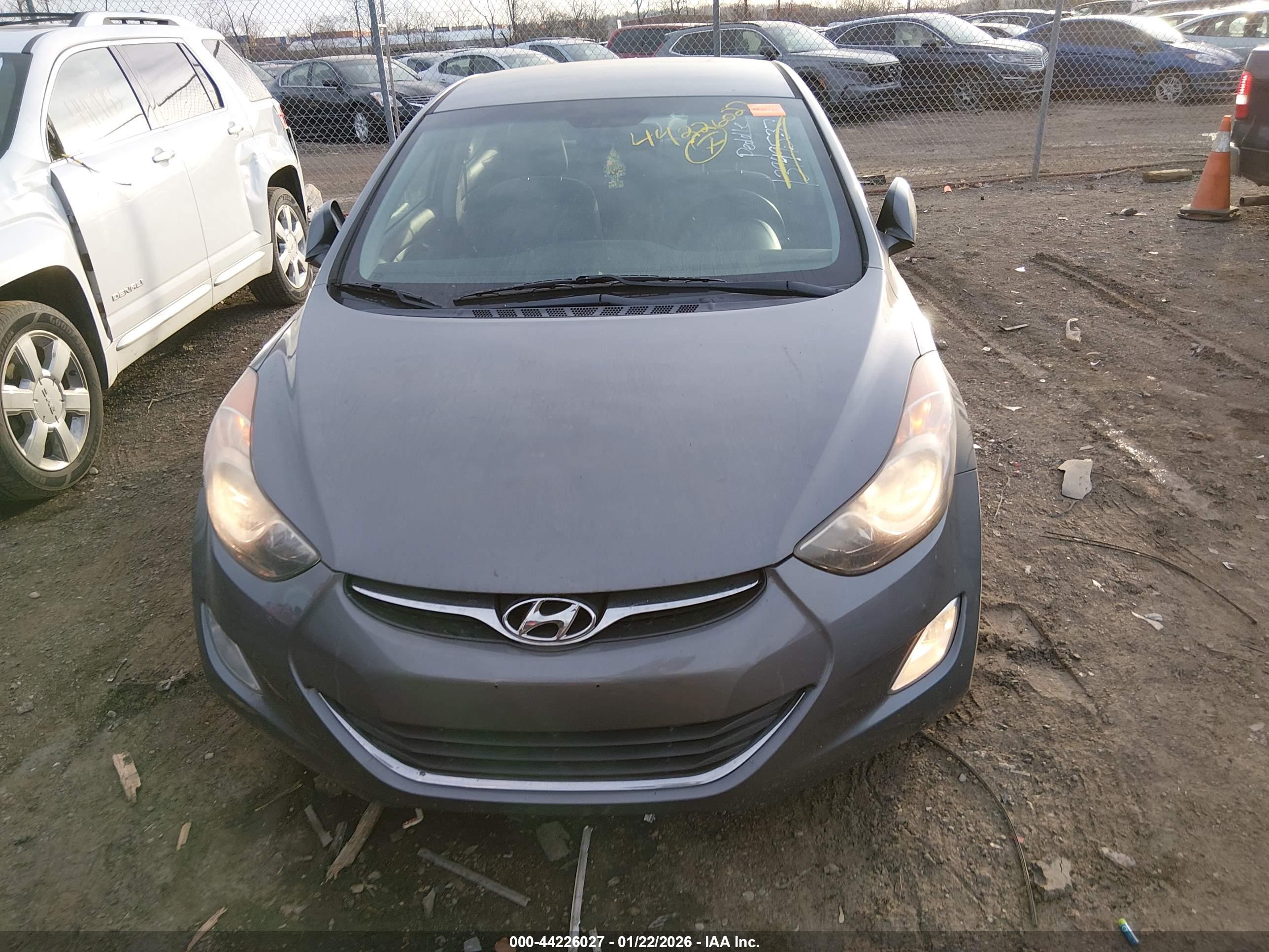 HYUNDAI ELANTRA image 6