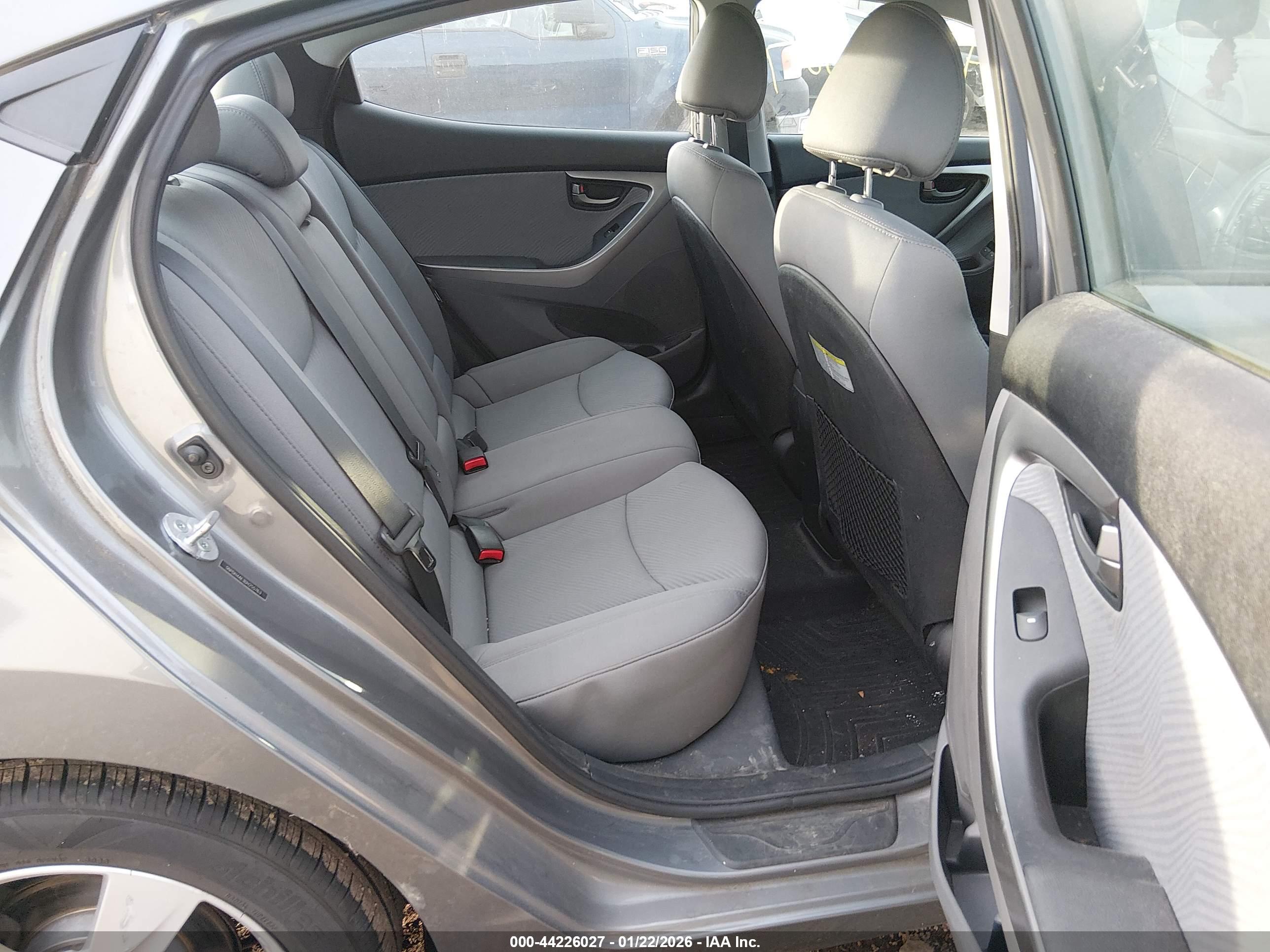 HYUNDAI ELANTRA image 8
