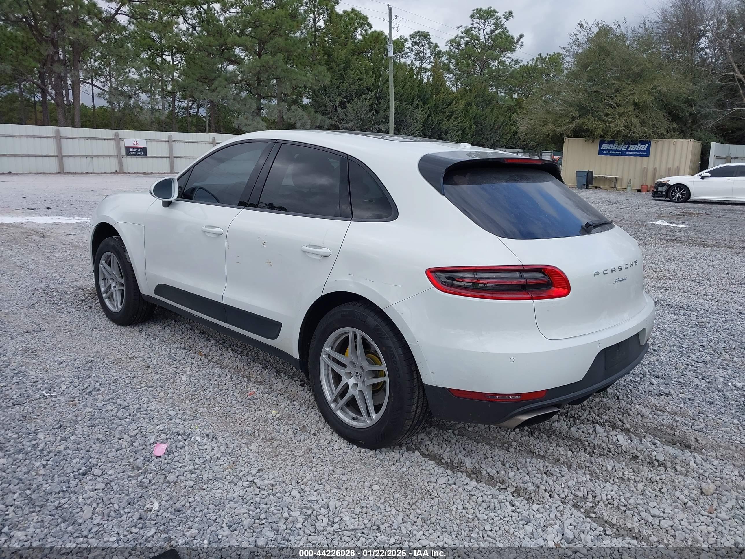 PORSCHE MACAN image 3