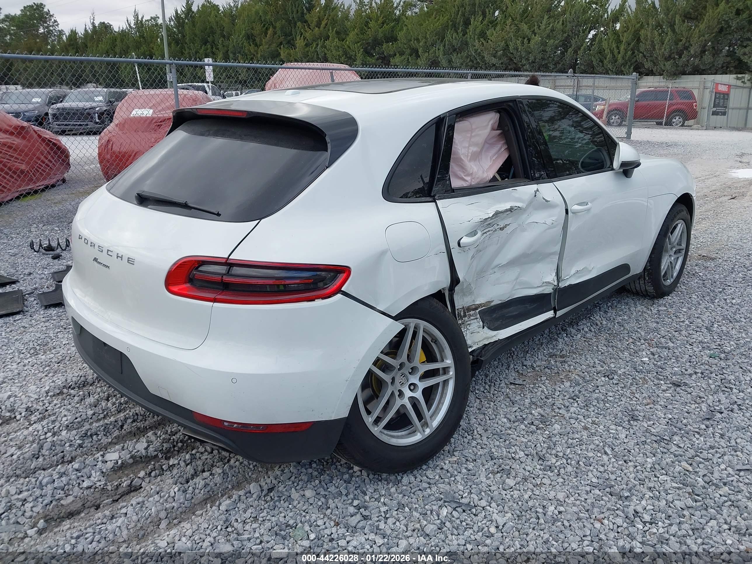 PORSCHE MACAN image 4