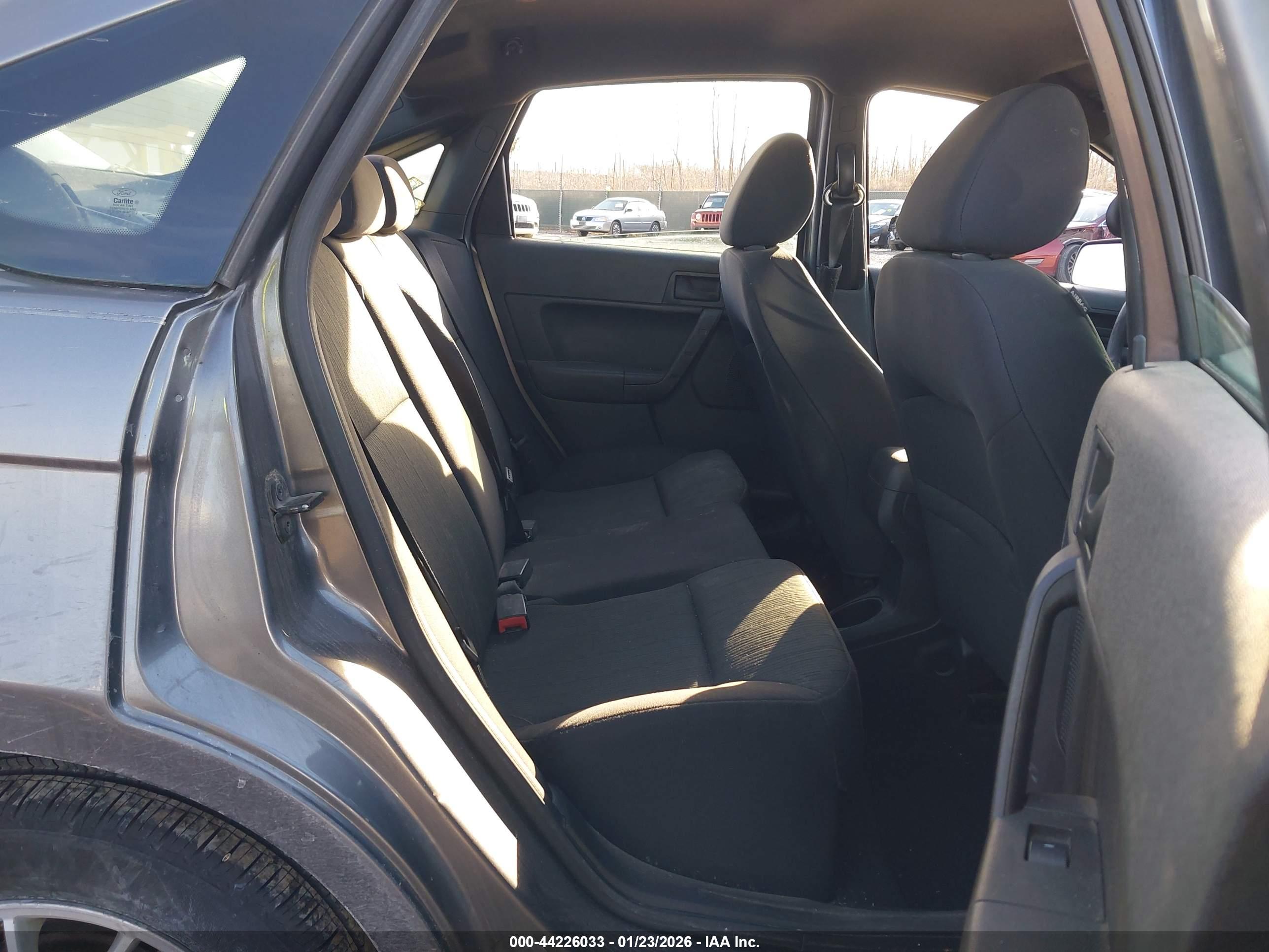 FORD FOCUS image 8