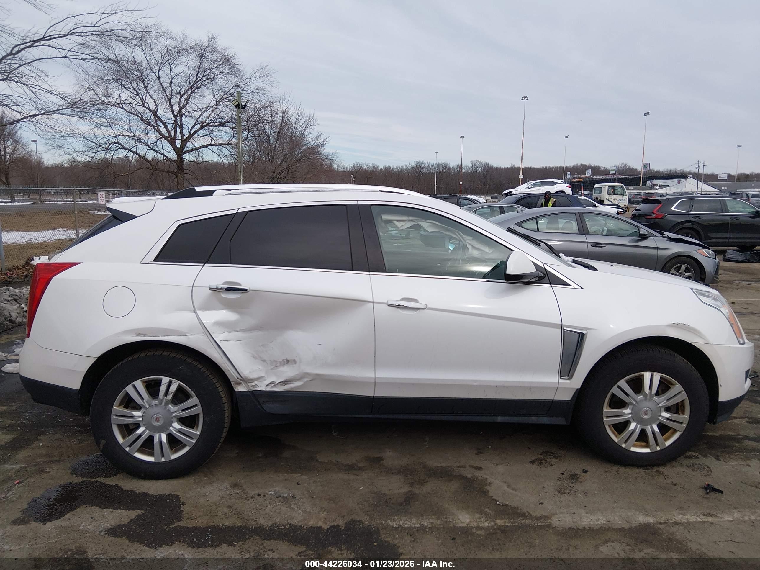 CADILLAC SRX image 6