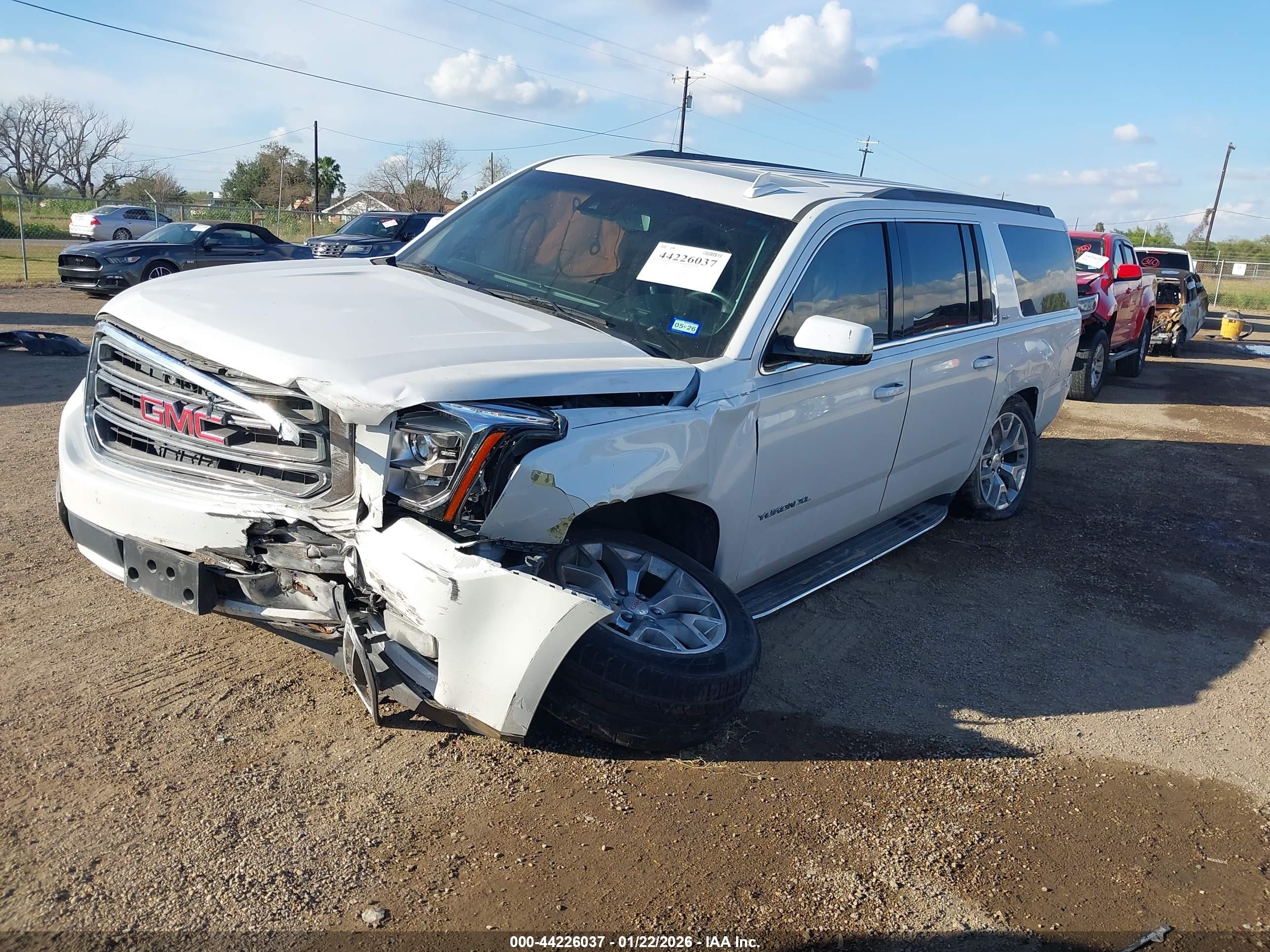 GMC YUKON image 2