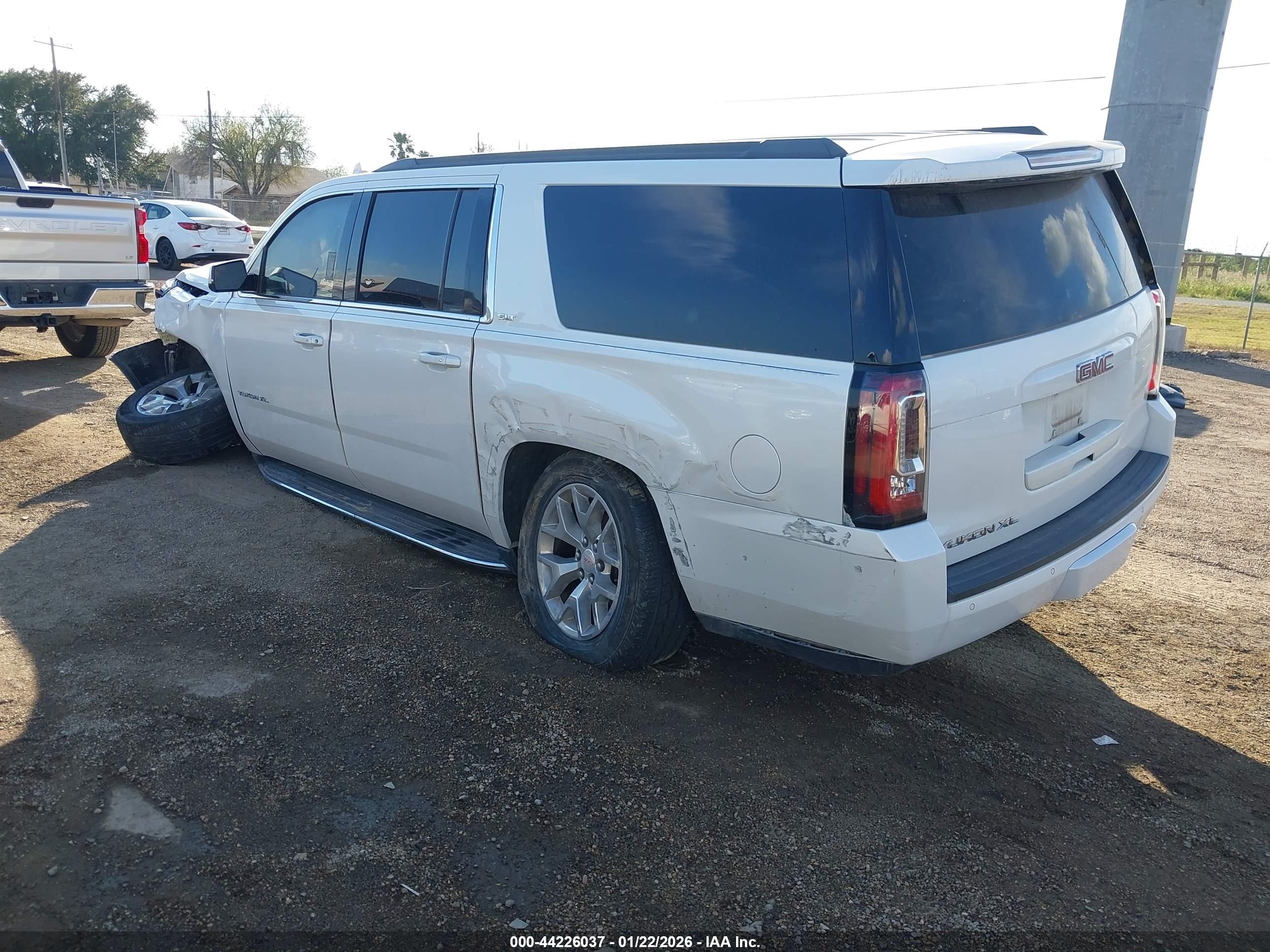 GMC YUKON image 3