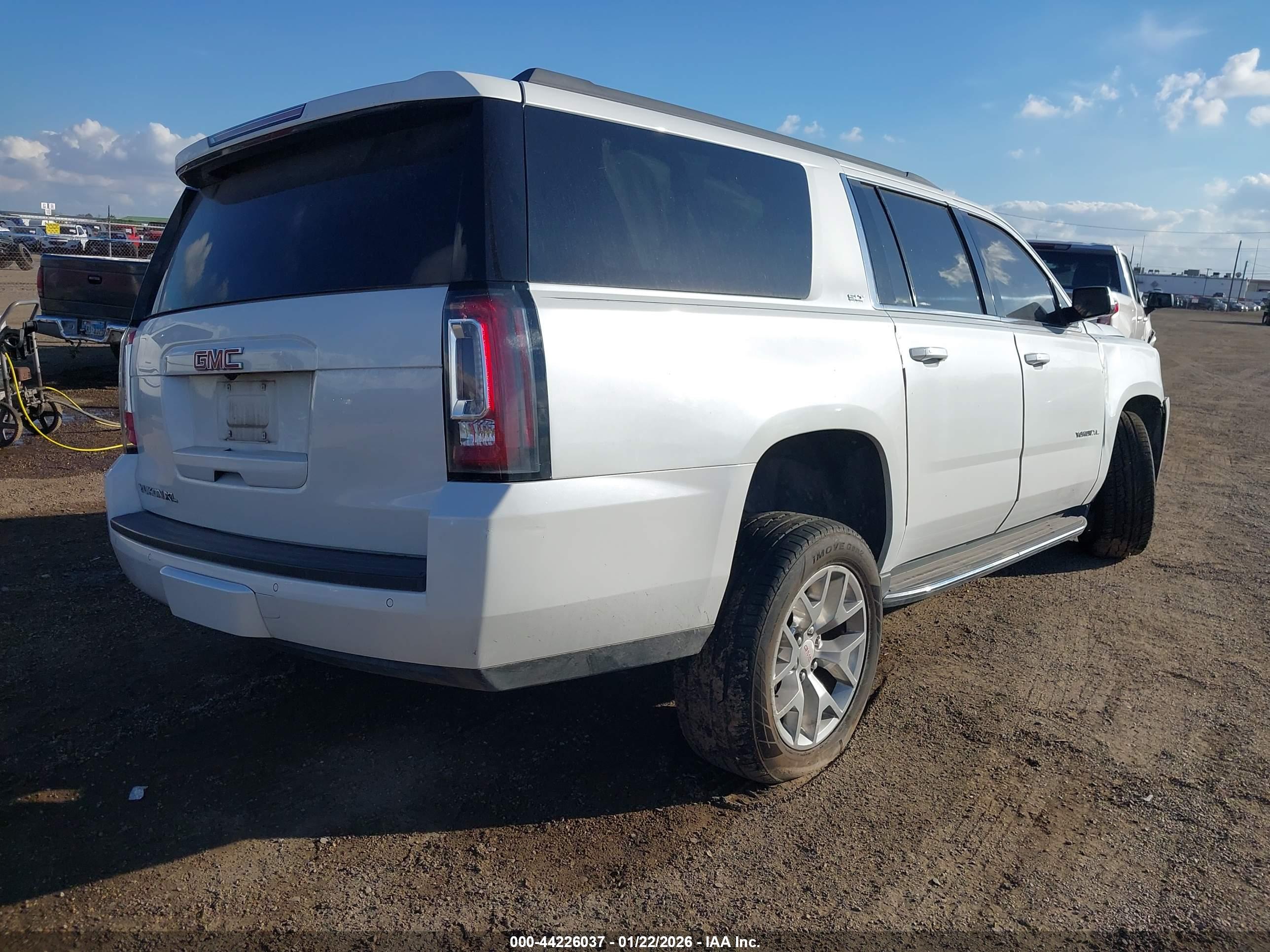 GMC YUKON image 4