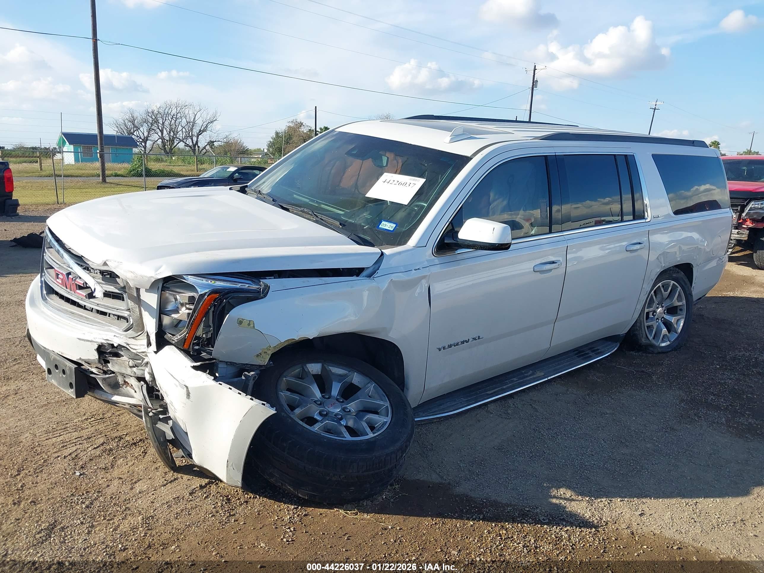GMC YUKON image 6