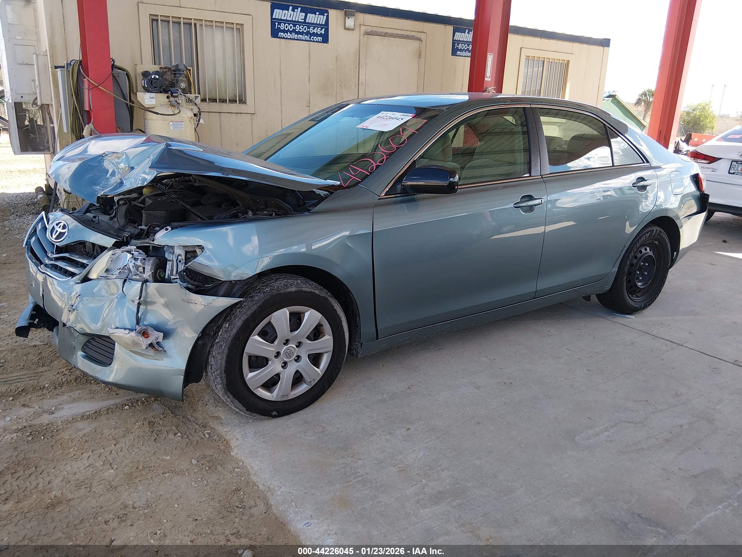 TOYOTA CAMRY image 2