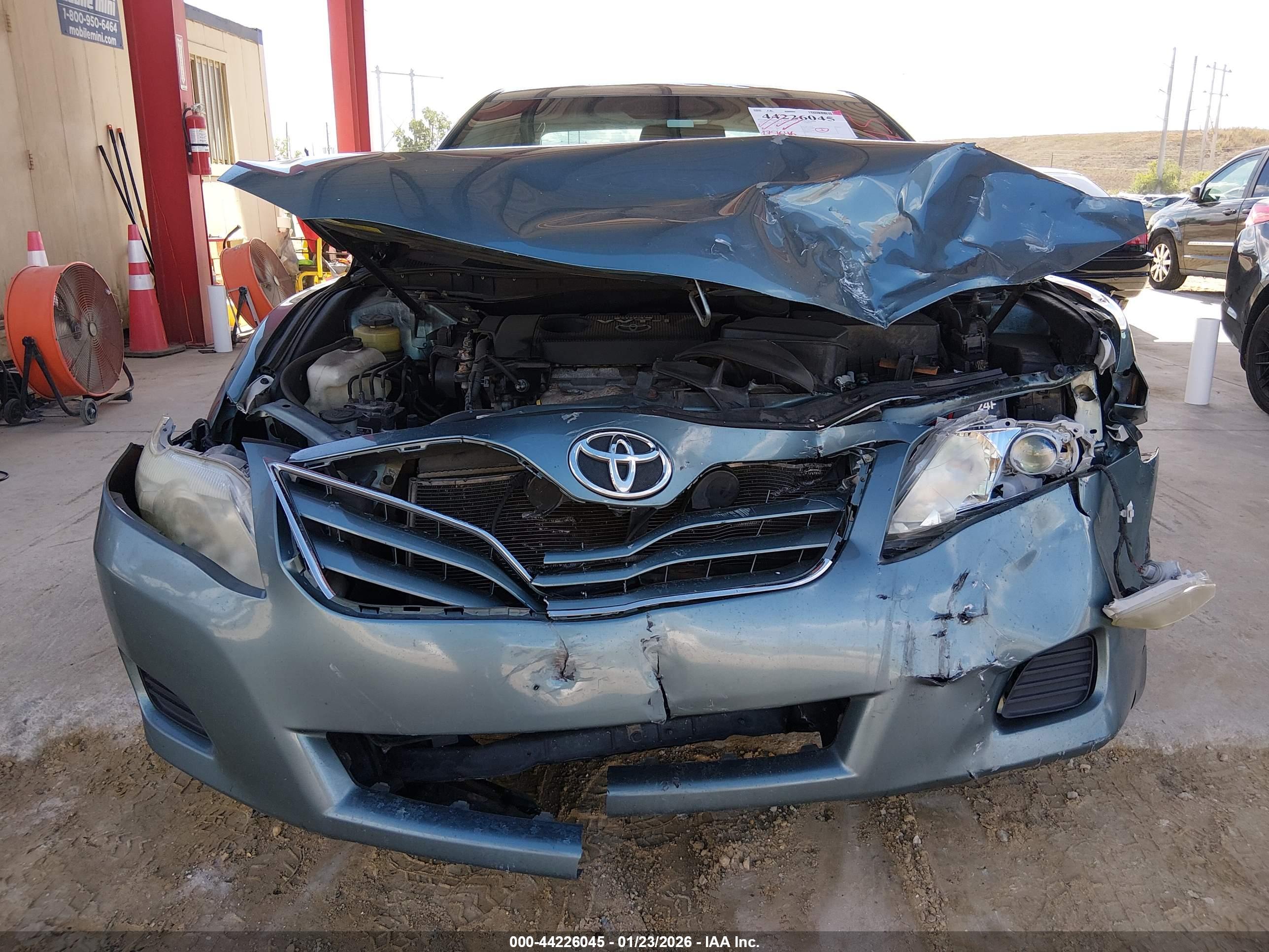 TOYOTA CAMRY image 6