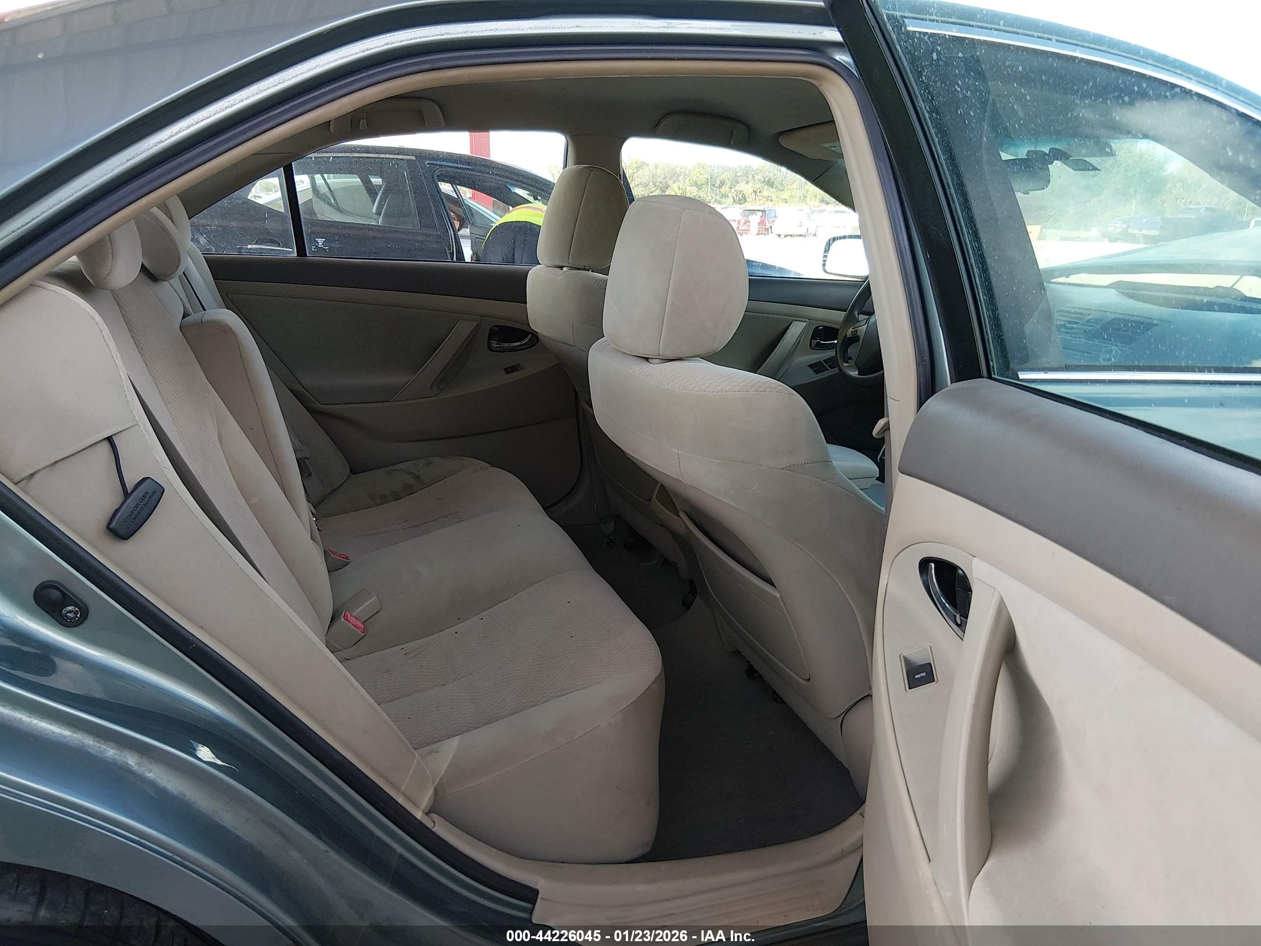 TOYOTA CAMRY image 8