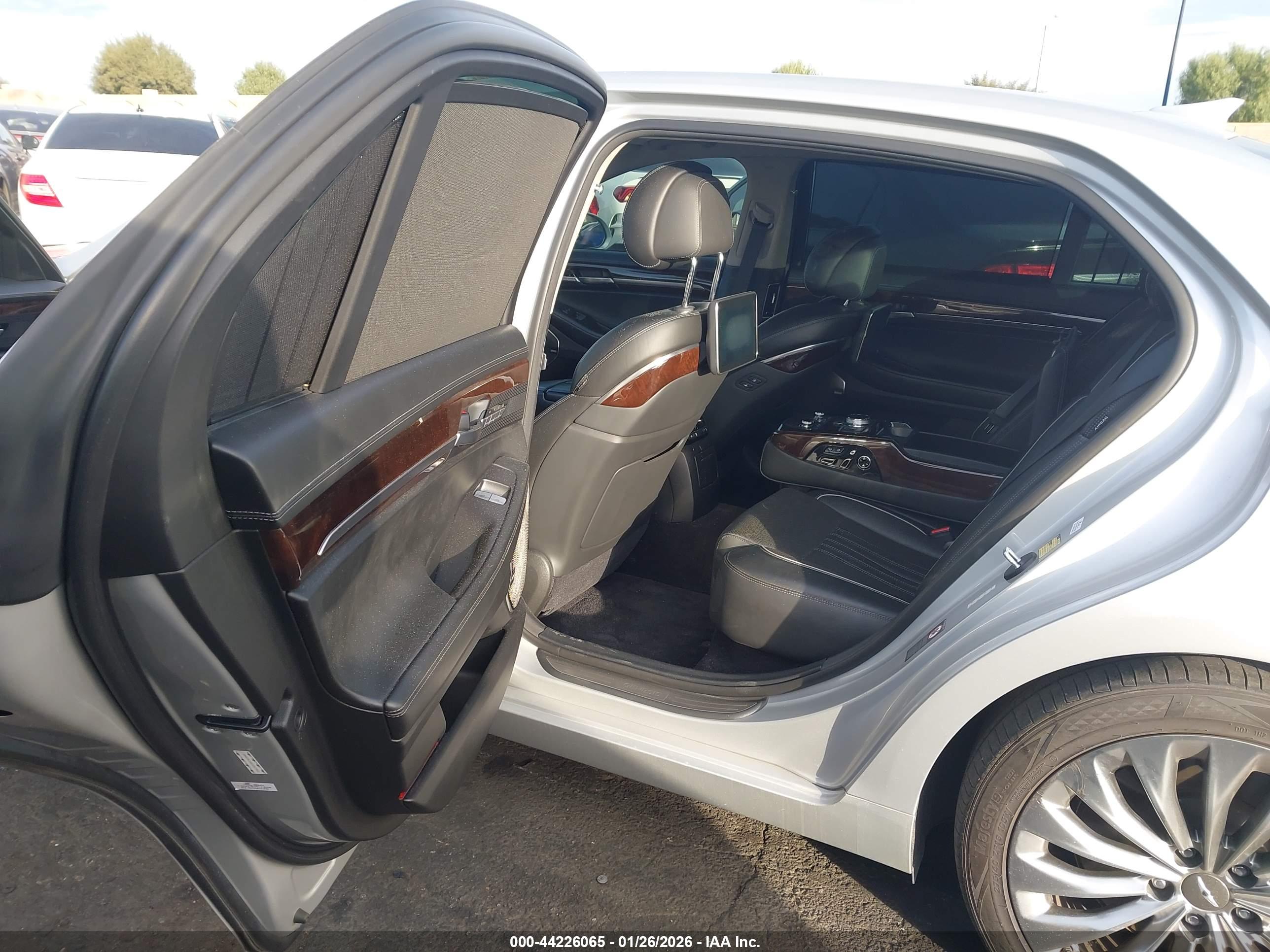 GENESIS G90 image 8