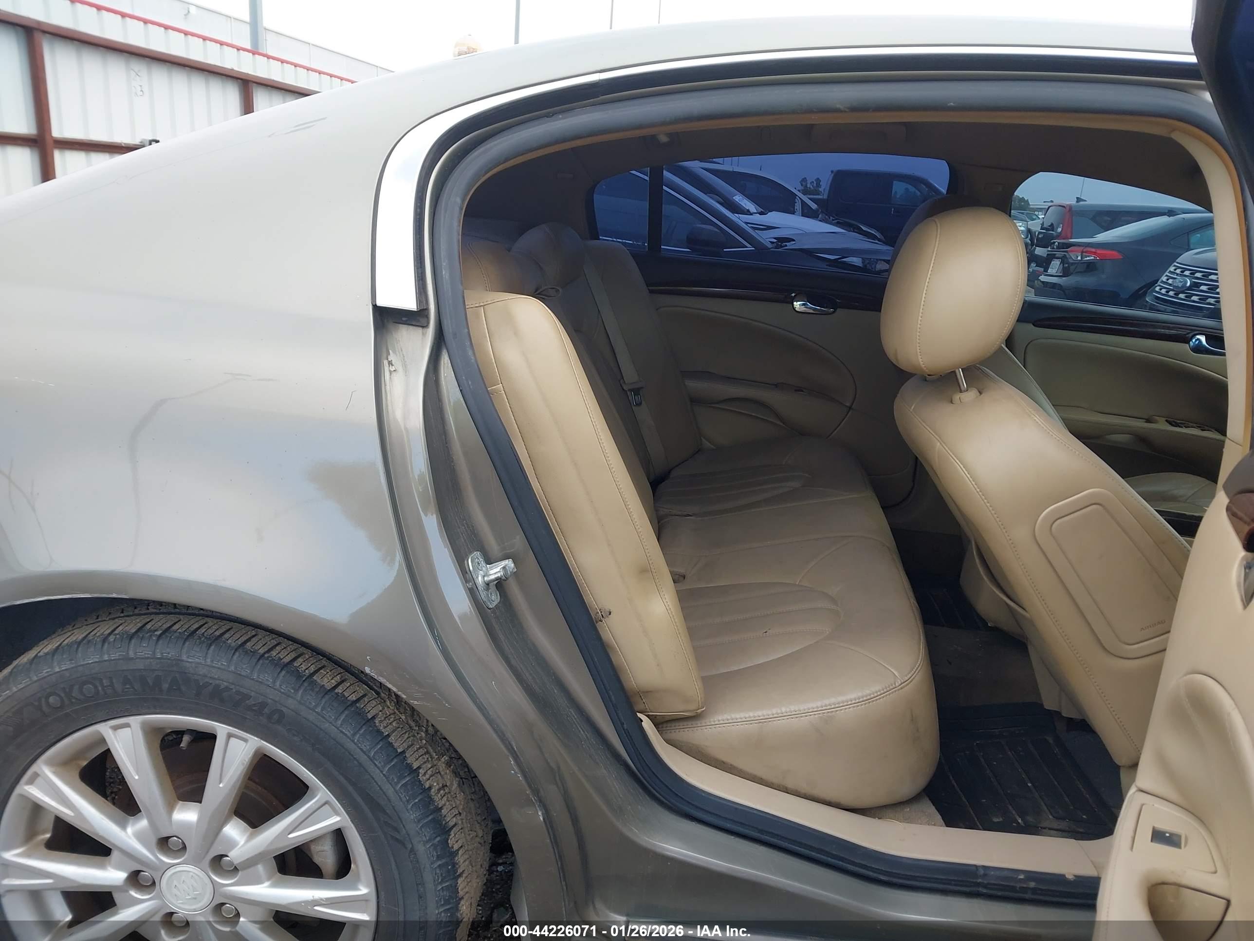 BUICK LUCERNE image 8