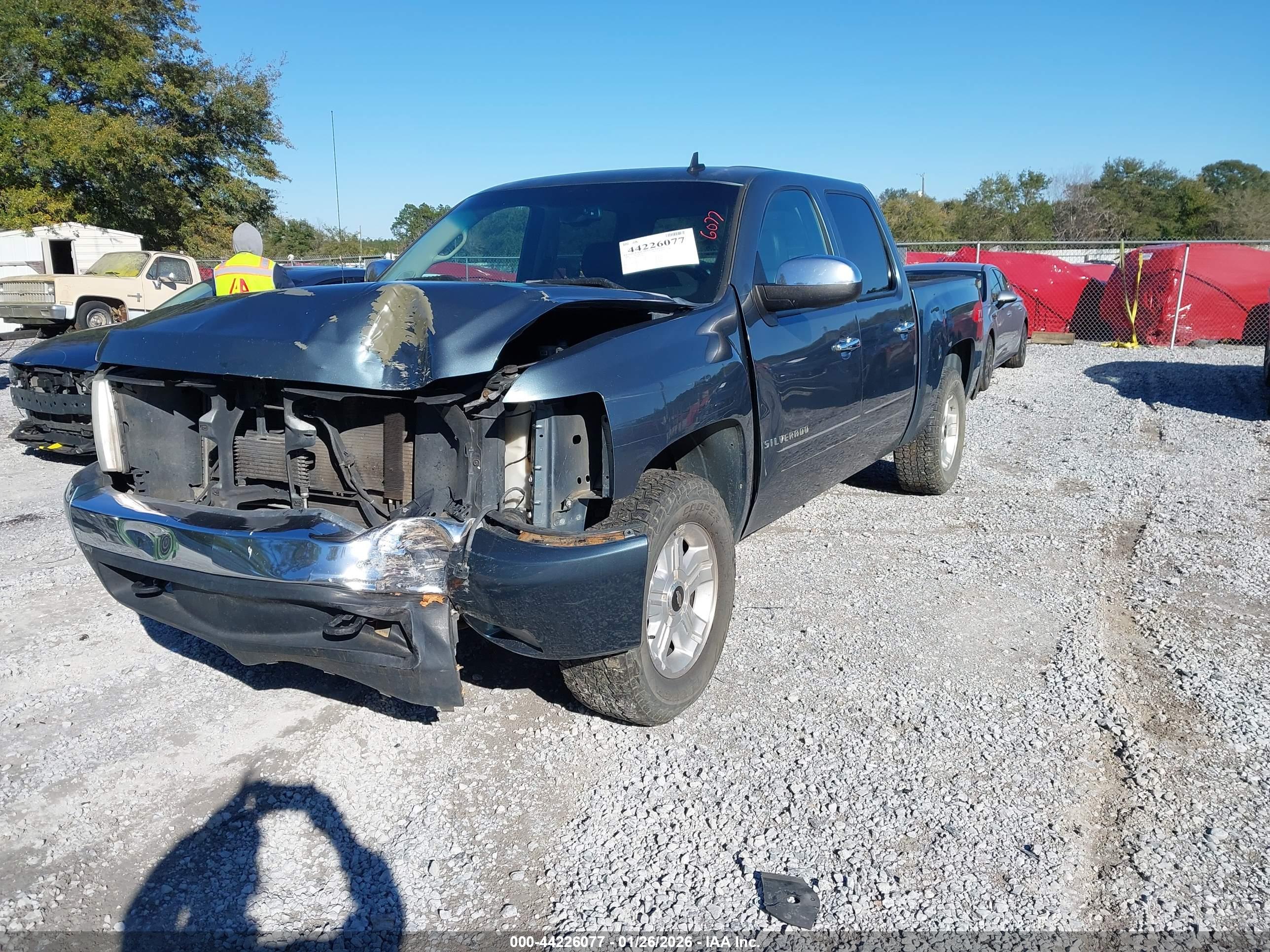 CHEVROLET SILVERADO image 2