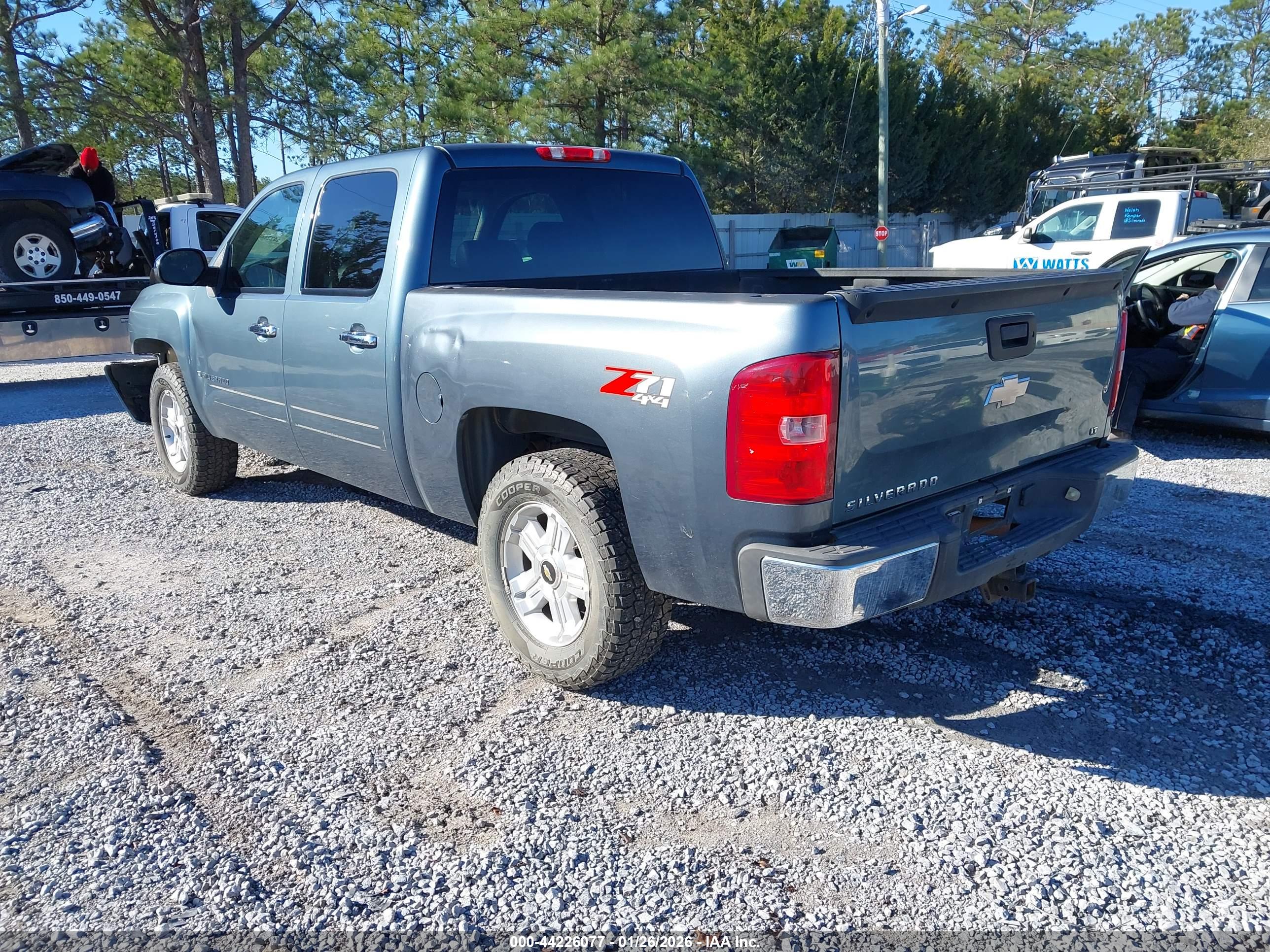 CHEVROLET SILVERADO image 3