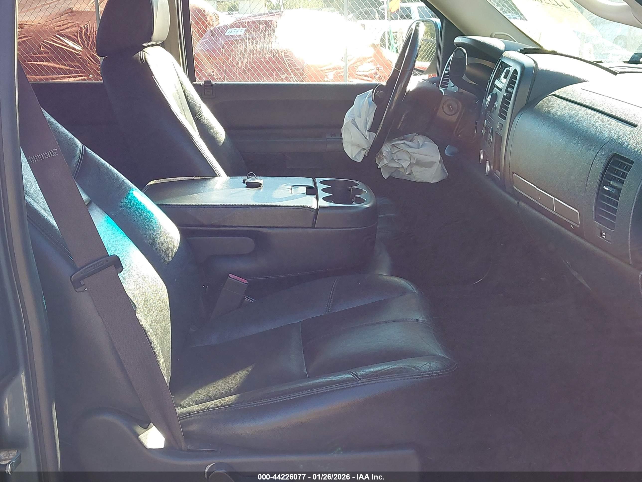 CHEVROLET SILVERADO image 5