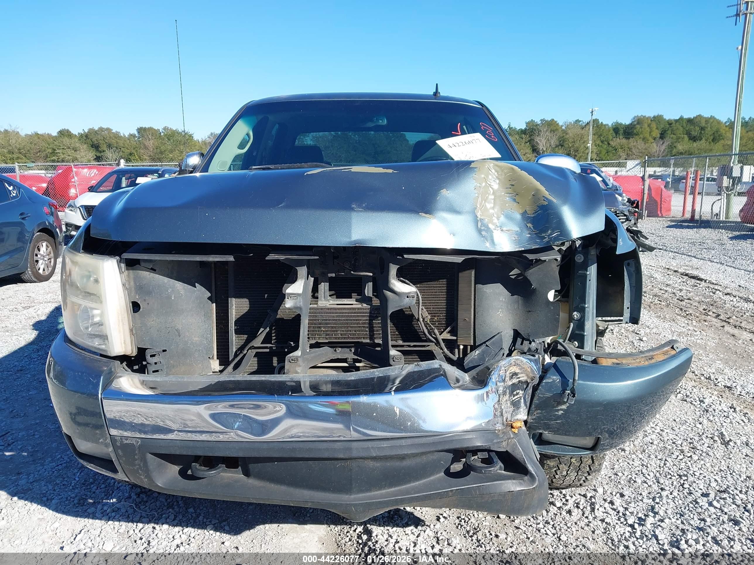 CHEVROLET SILVERADO image 6