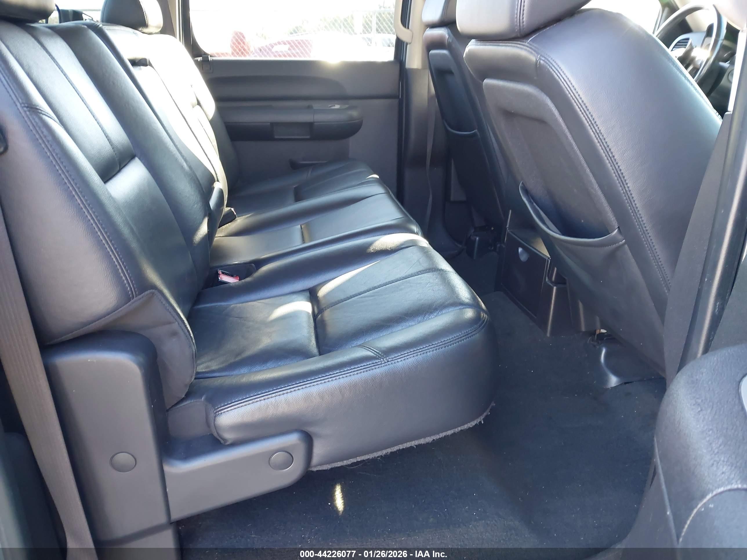 CHEVROLET SILVERADO image 8