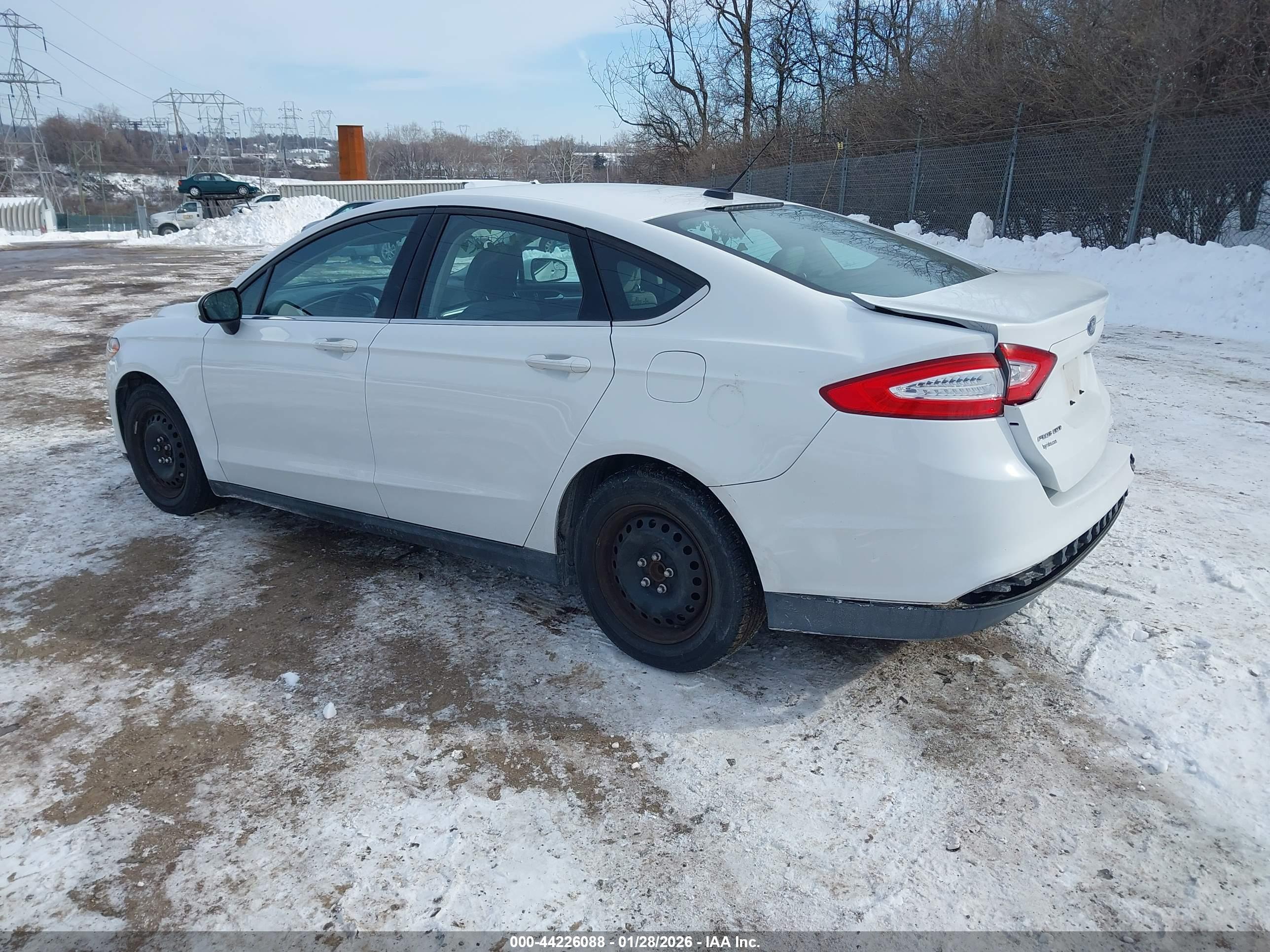 FORD FUSION image 3
