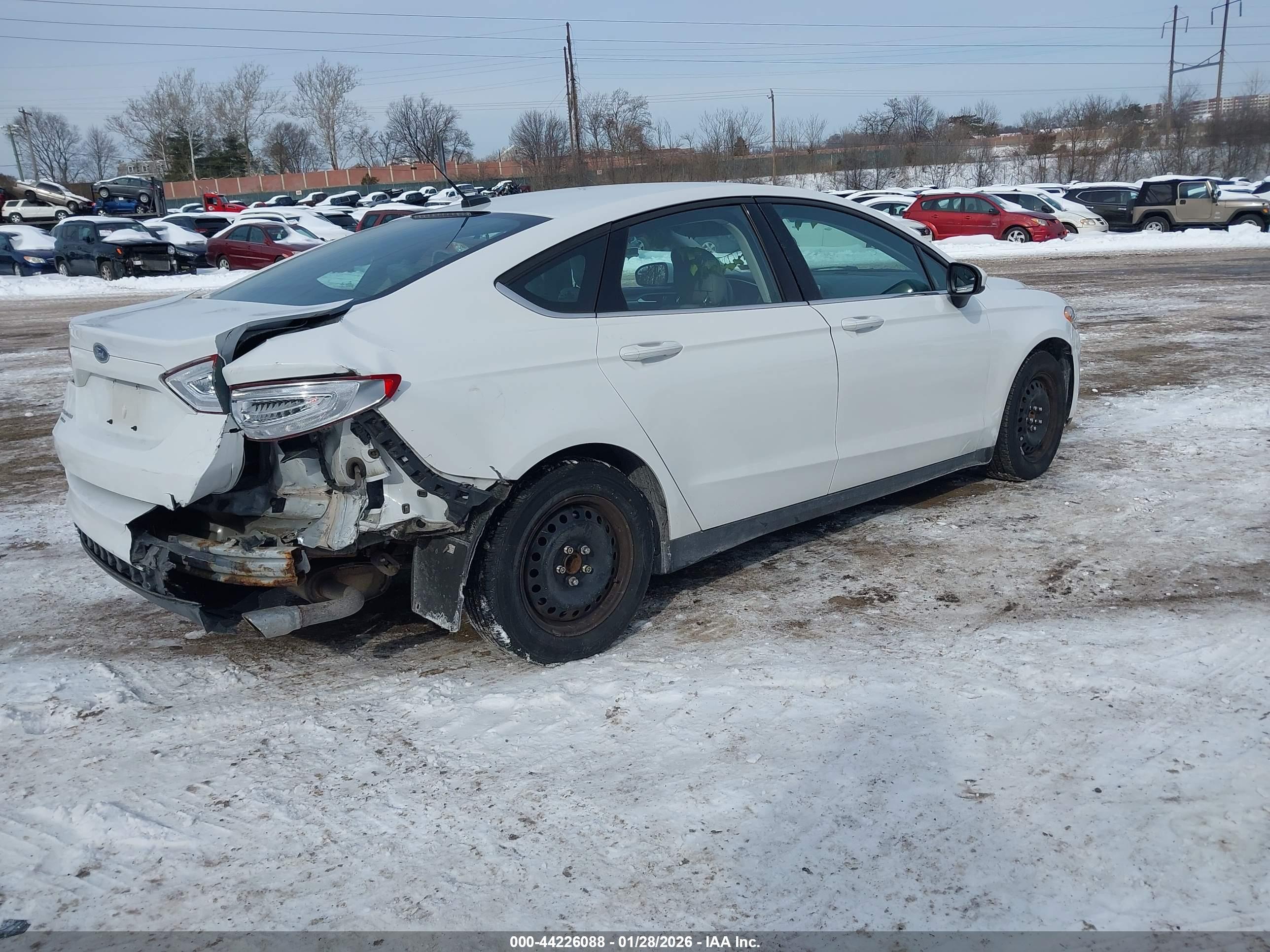 FORD FUSION image 4