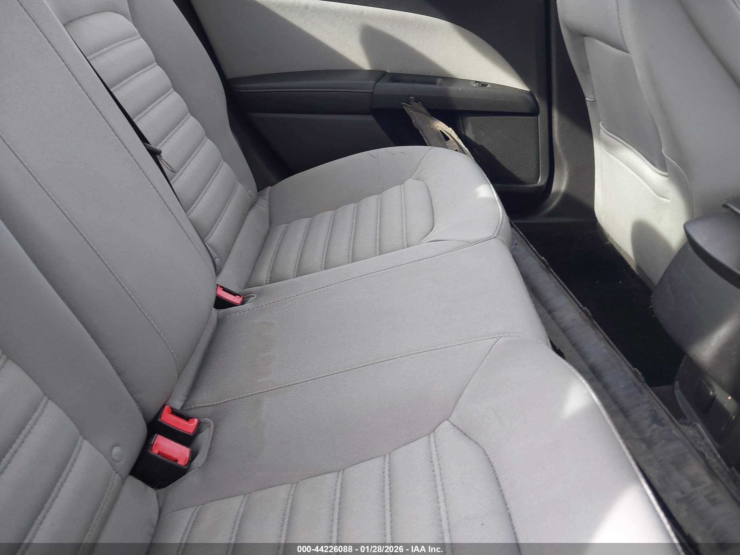 FORD FUSION image 8