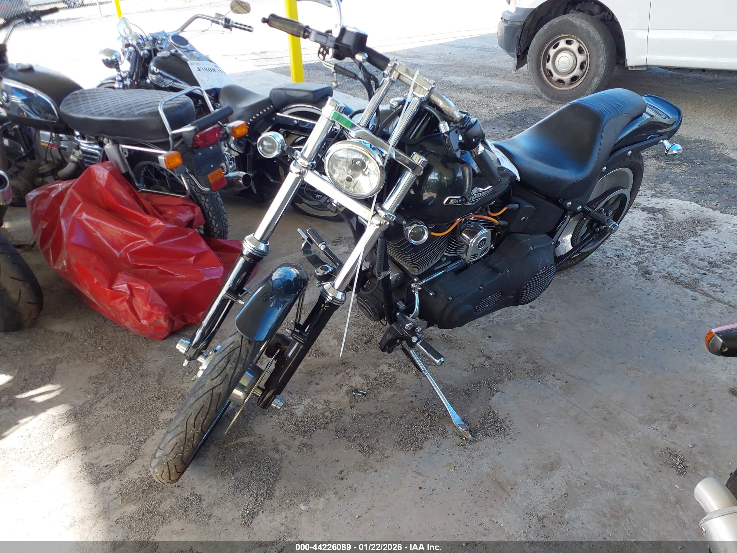 HARLEY-DAVIDSON FXSTBI image 2