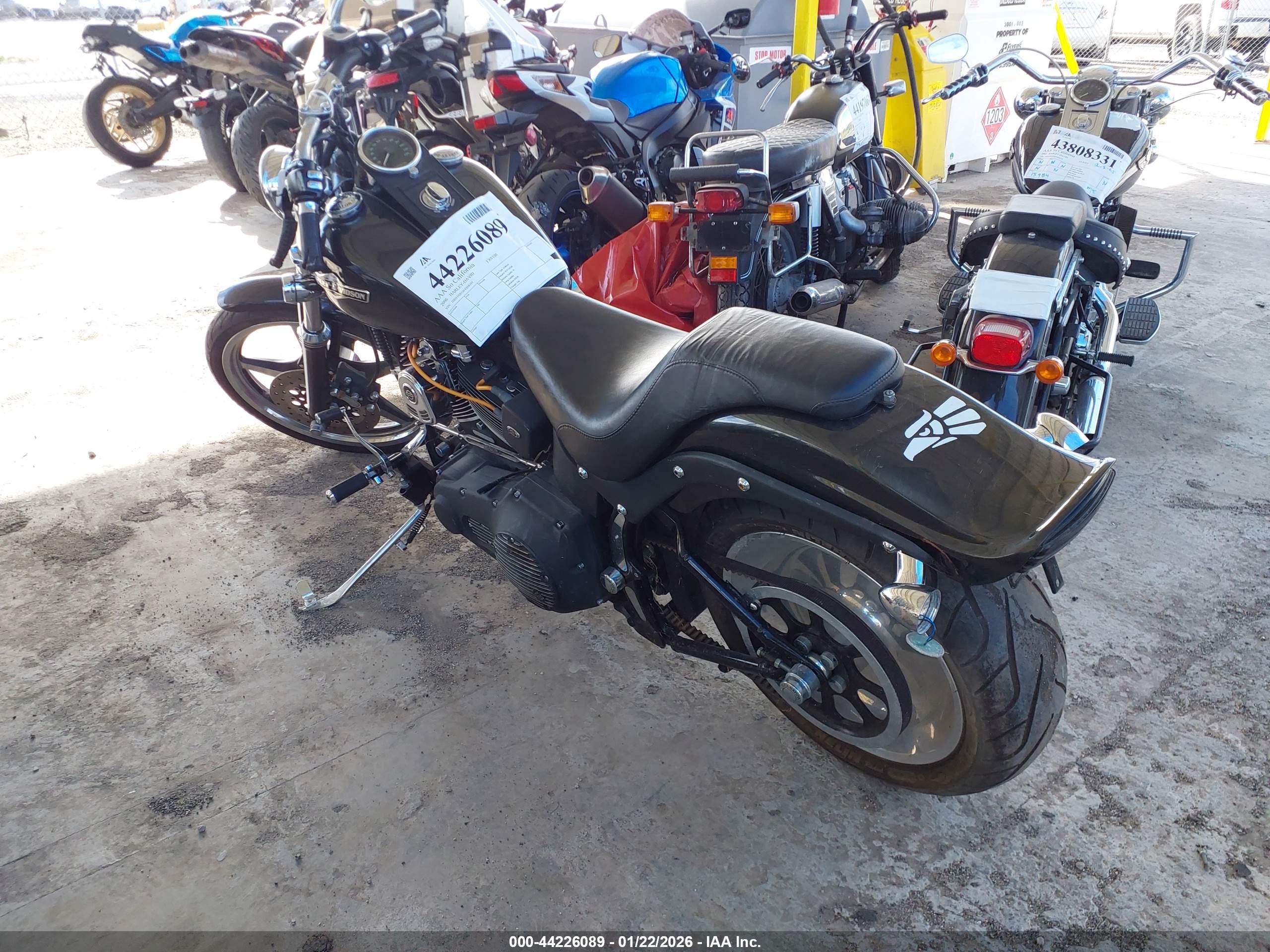 HARLEY-DAVIDSON FXSTBI image 3