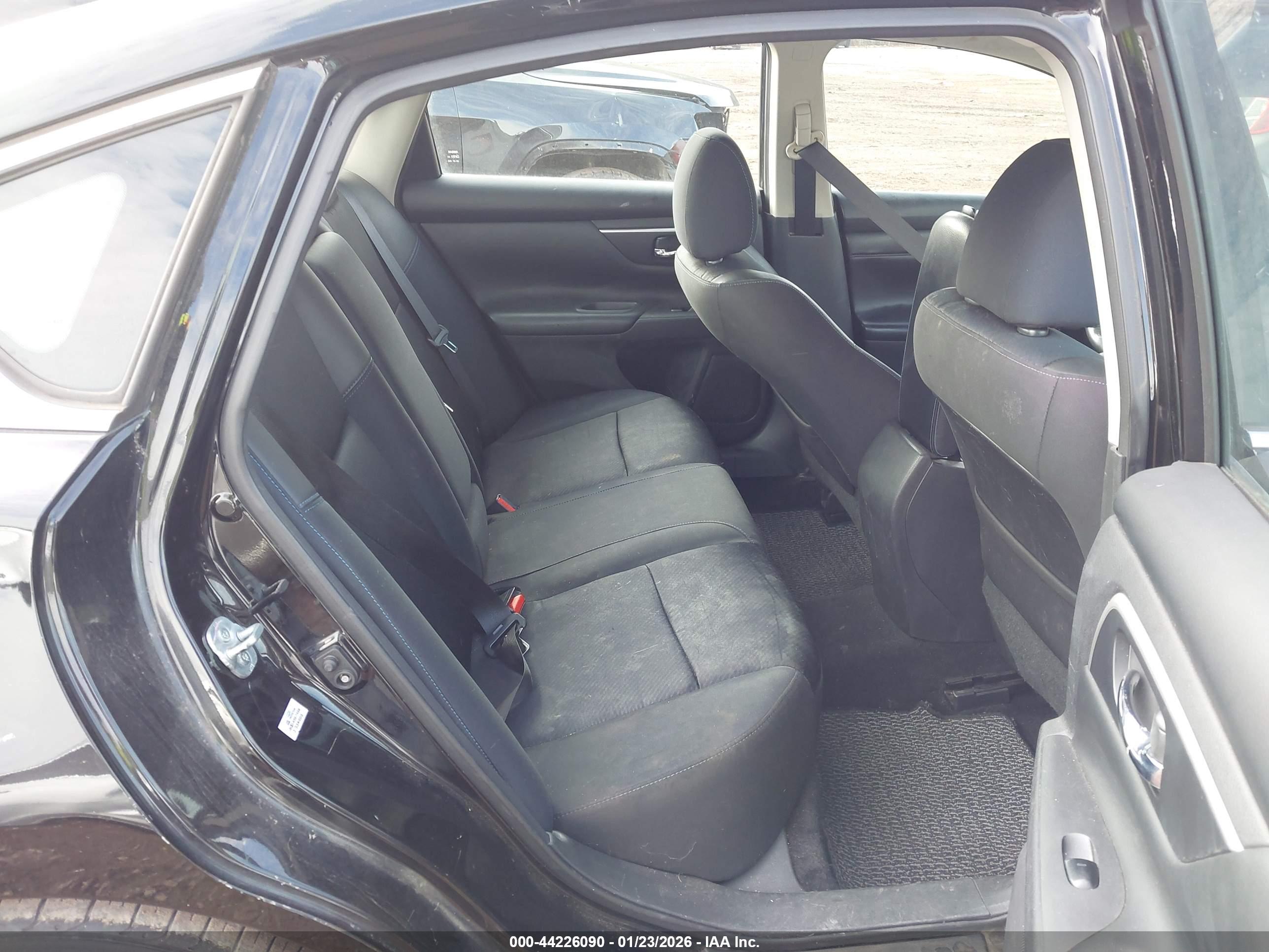 NISSAN ALTIMA image 8