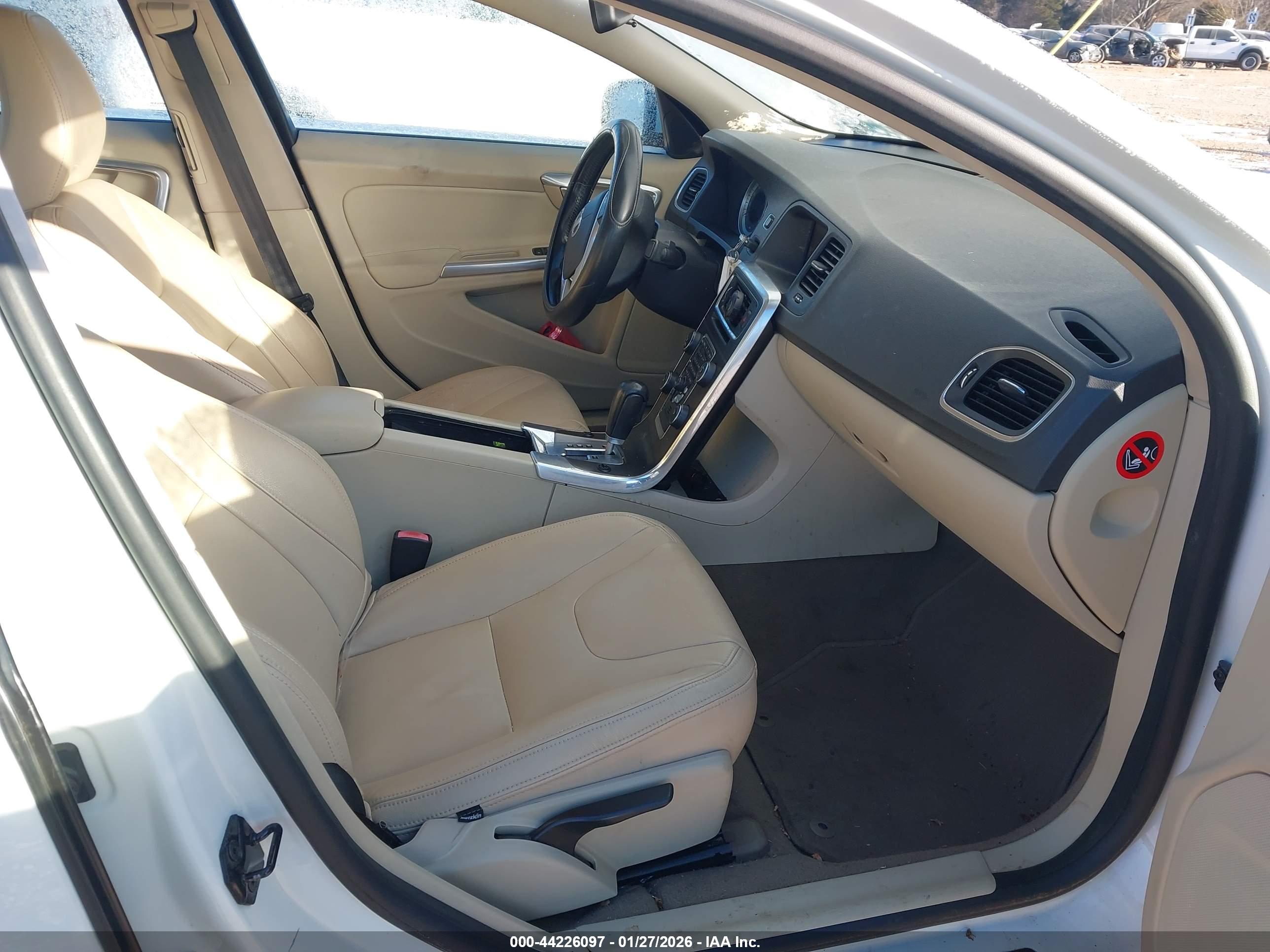 VOLVO S60 image 5