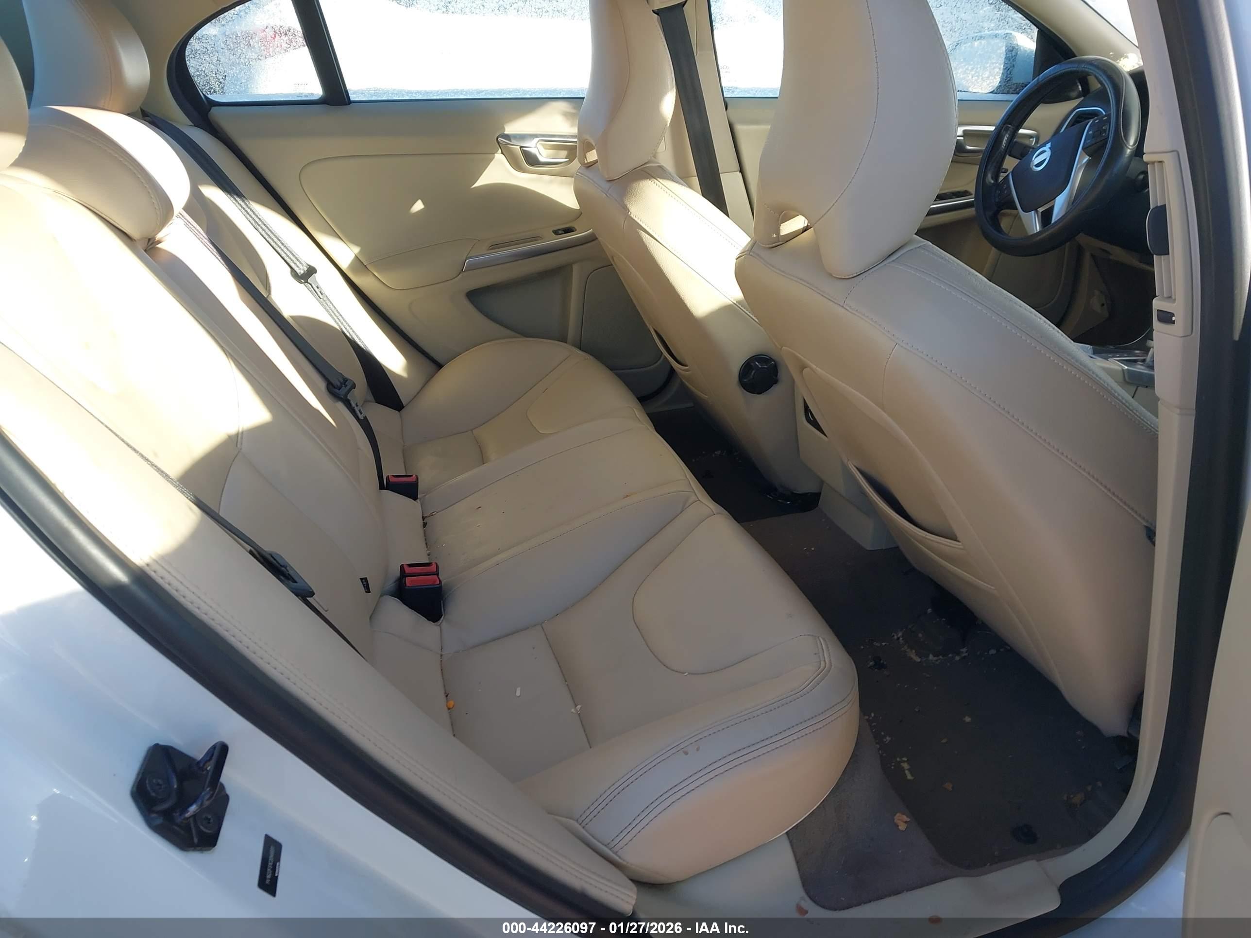 VOLVO S60 image 8
