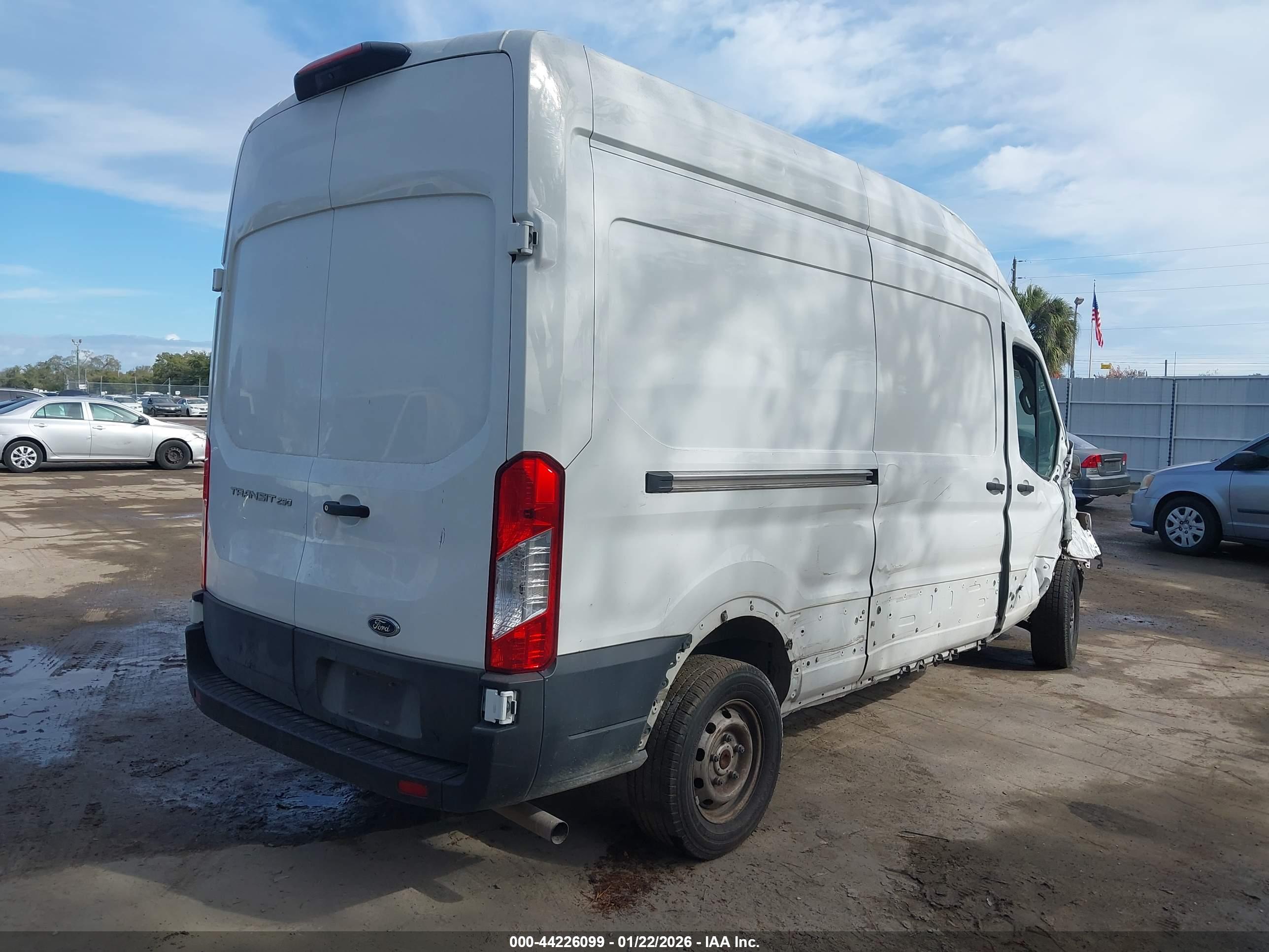 FORD TRANSIT-250 image 4