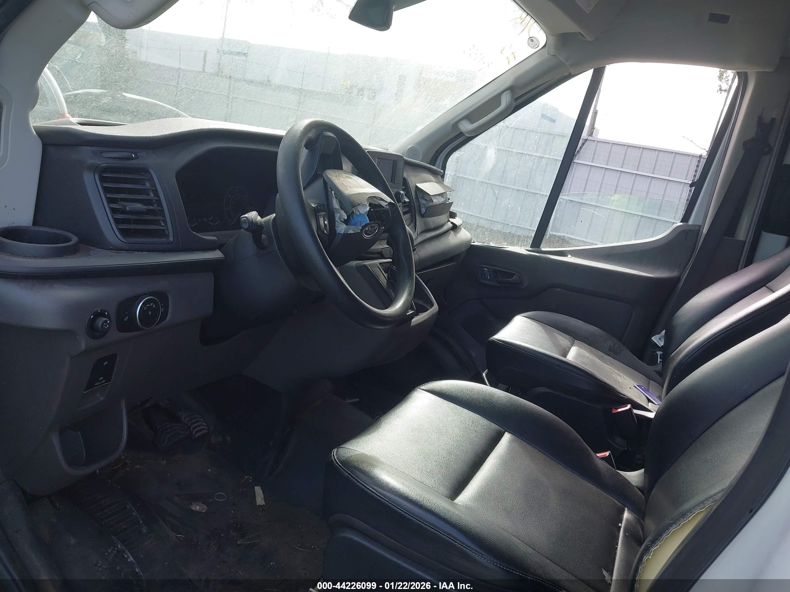 FORD TRANSIT-250 image 5