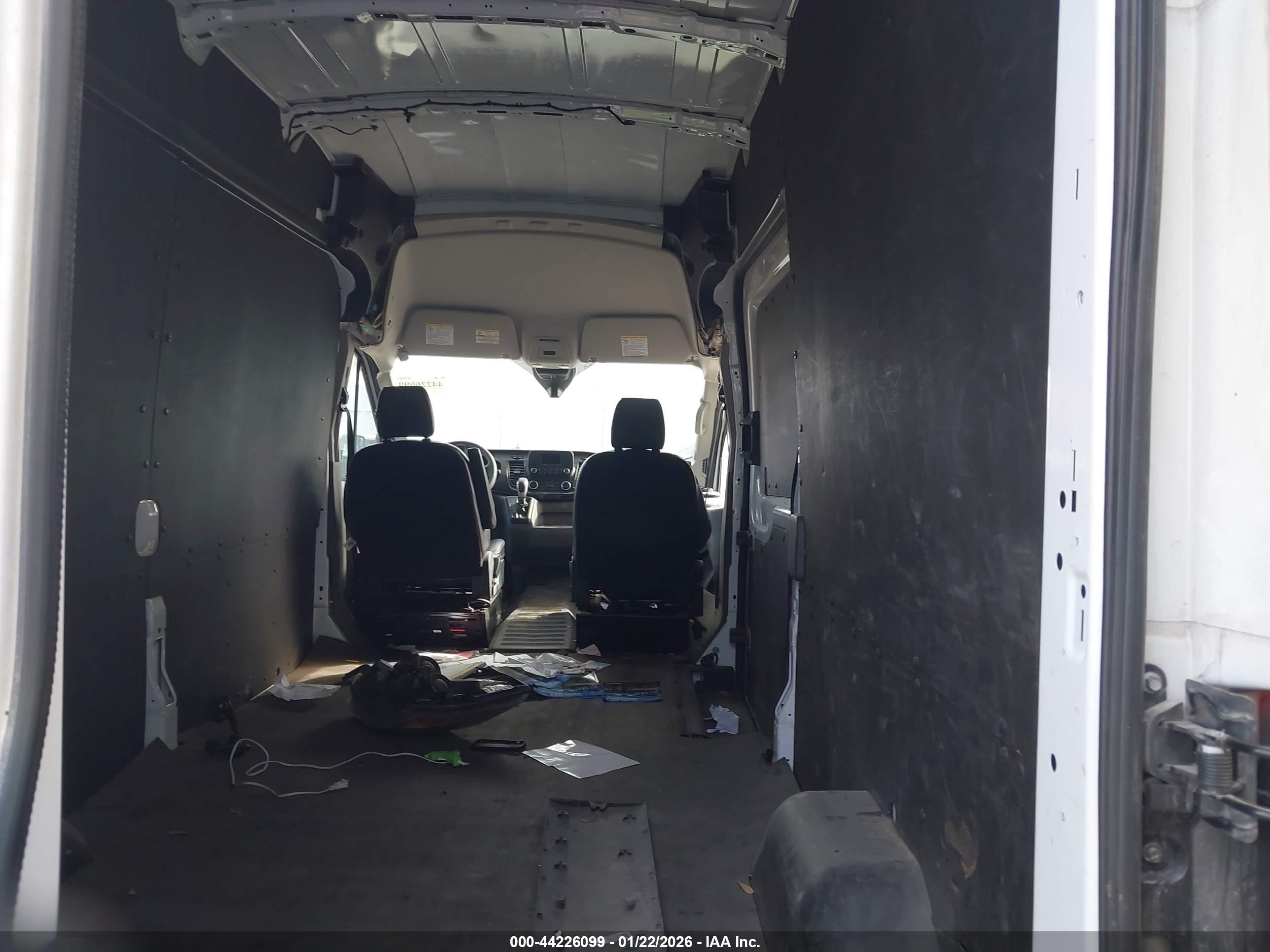 FORD TRANSIT-250 image 8