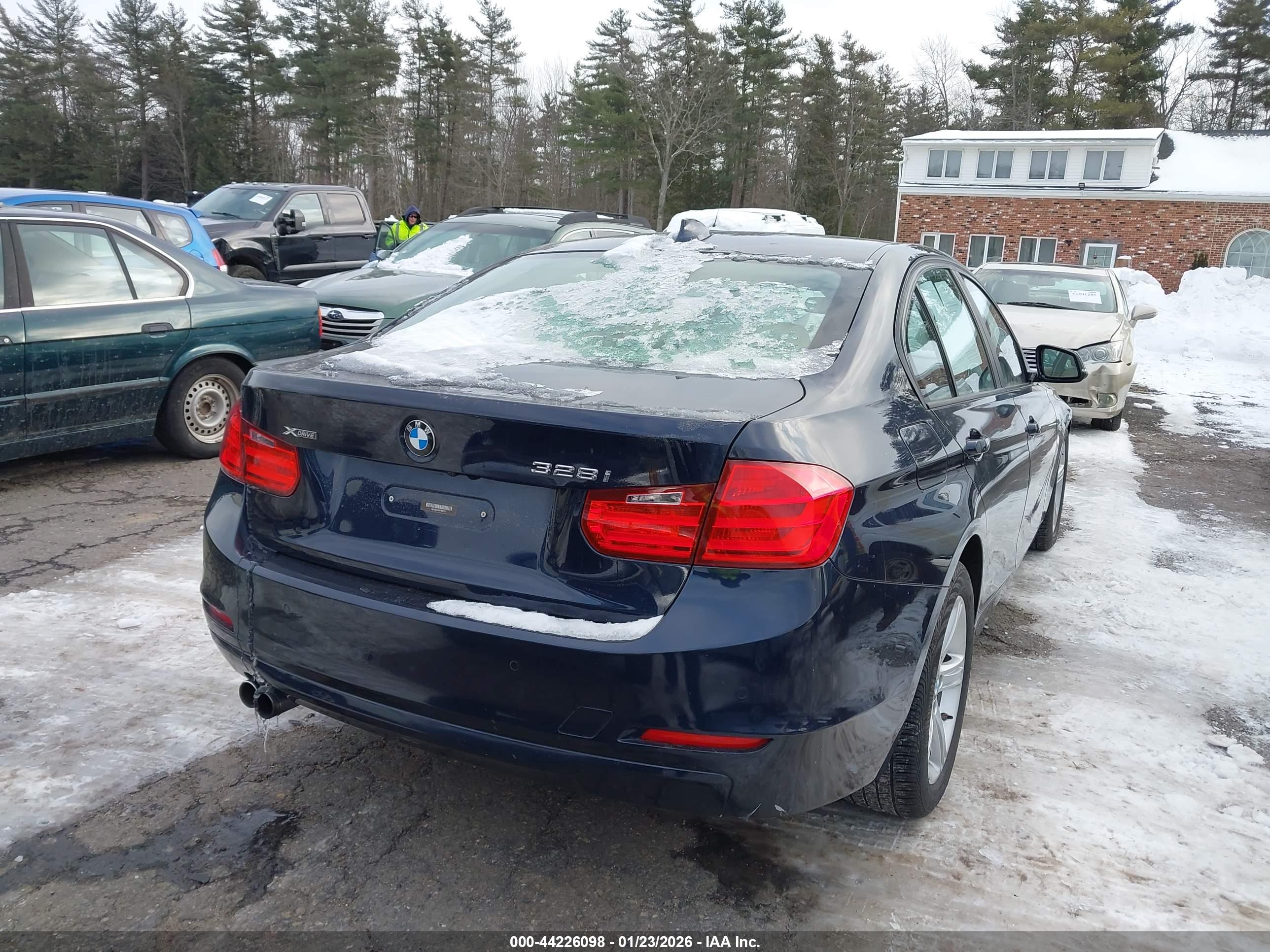BMW 328I image 4