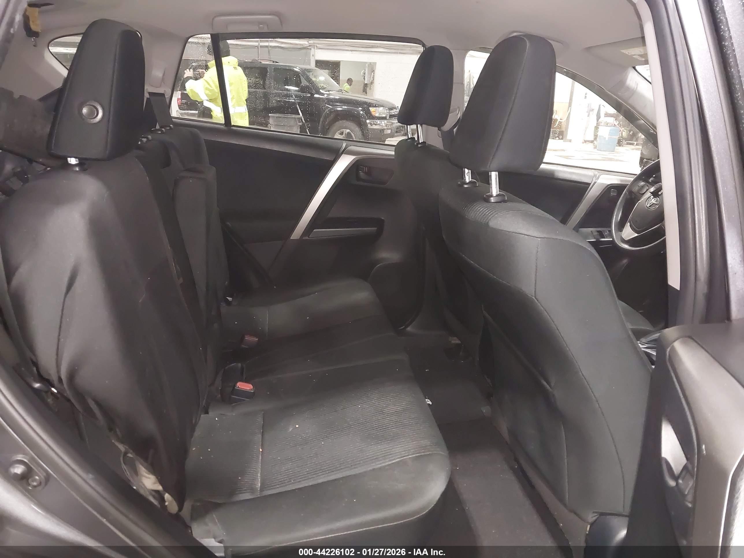 TOYOTA RAV4 image 8