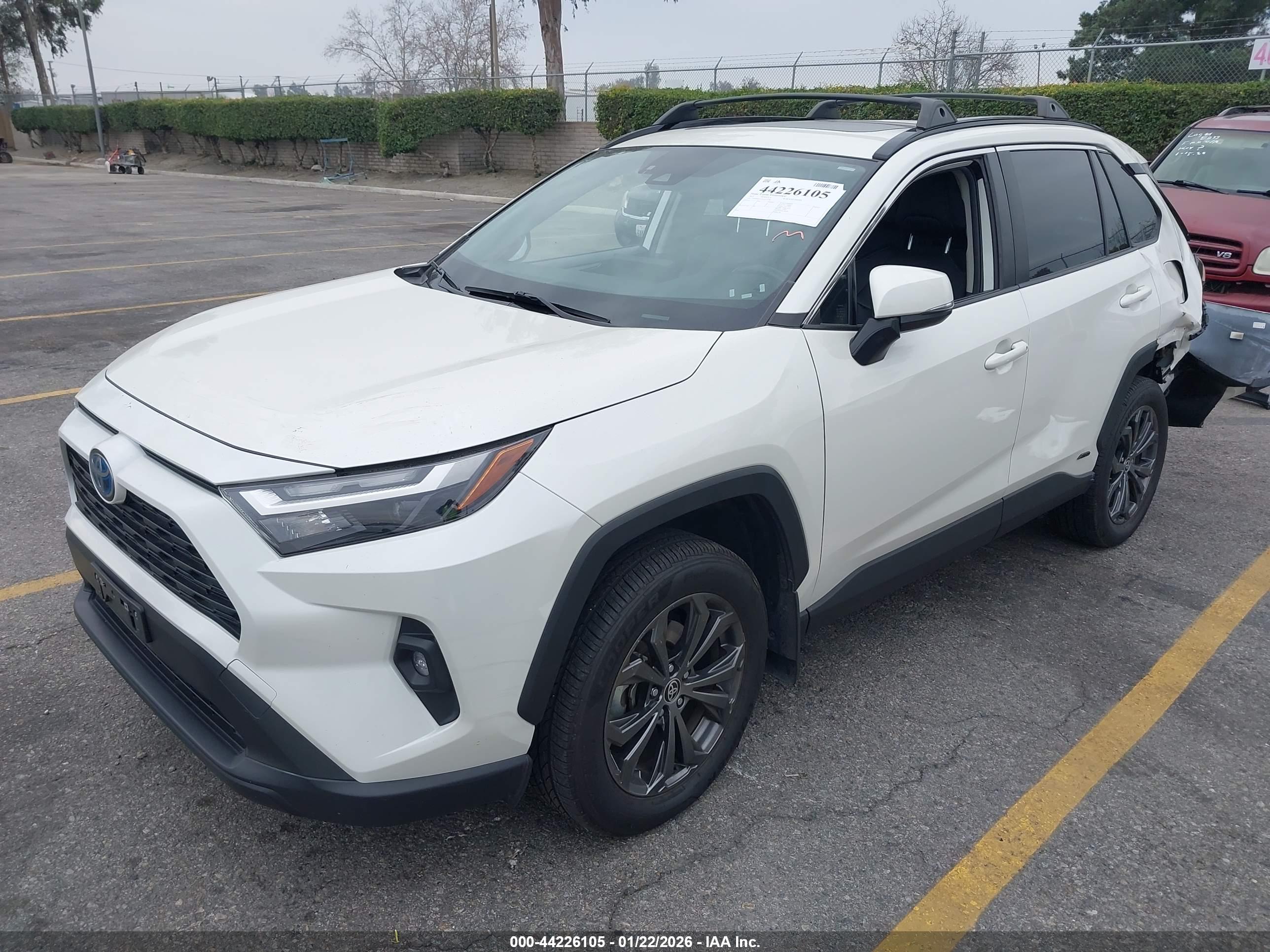 TOYOTA RAV4 image 2
