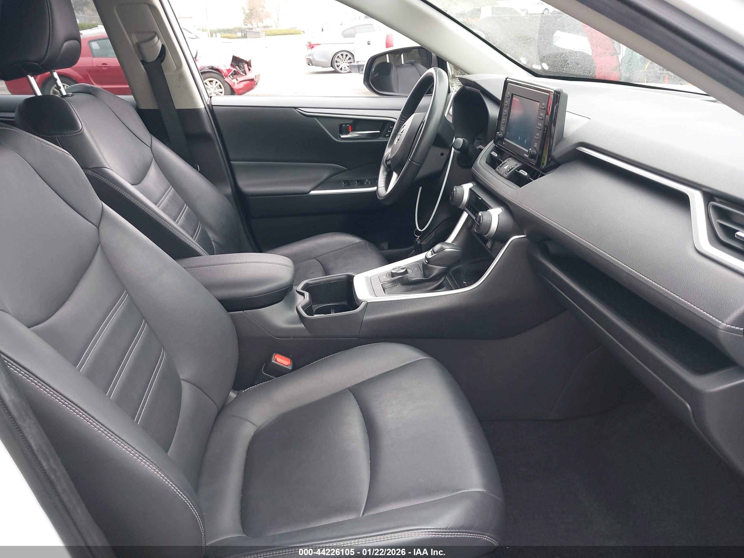 TOYOTA RAV4 image 5