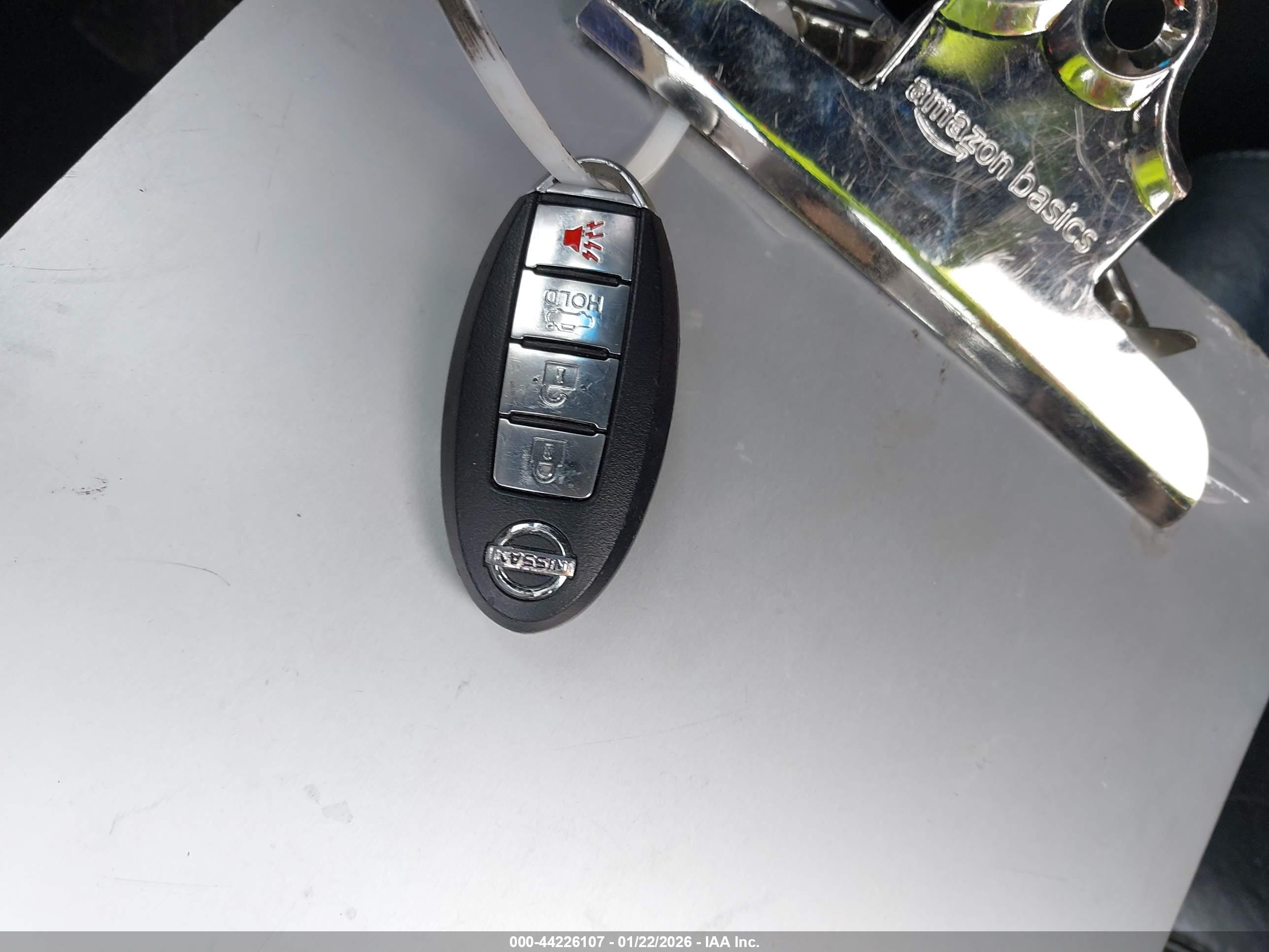 NISSAN MAXIMA image 11