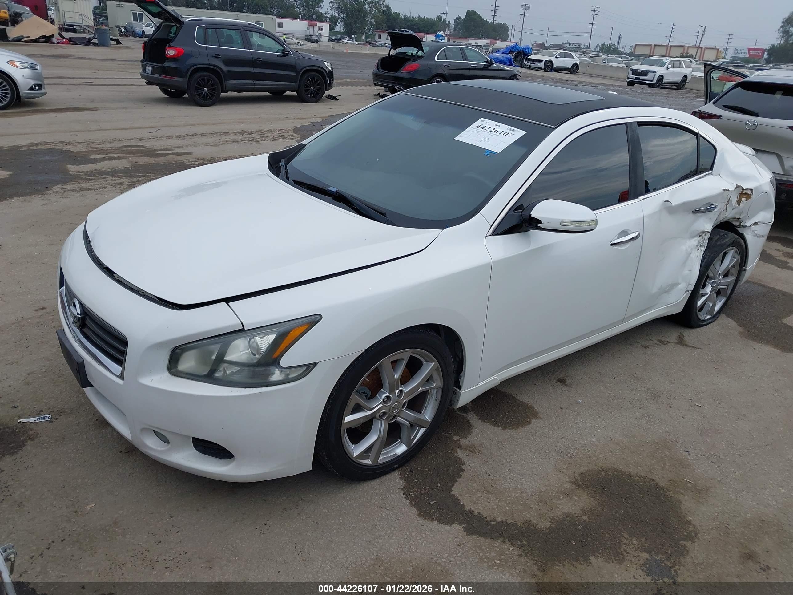 NISSAN MAXIMA image 2