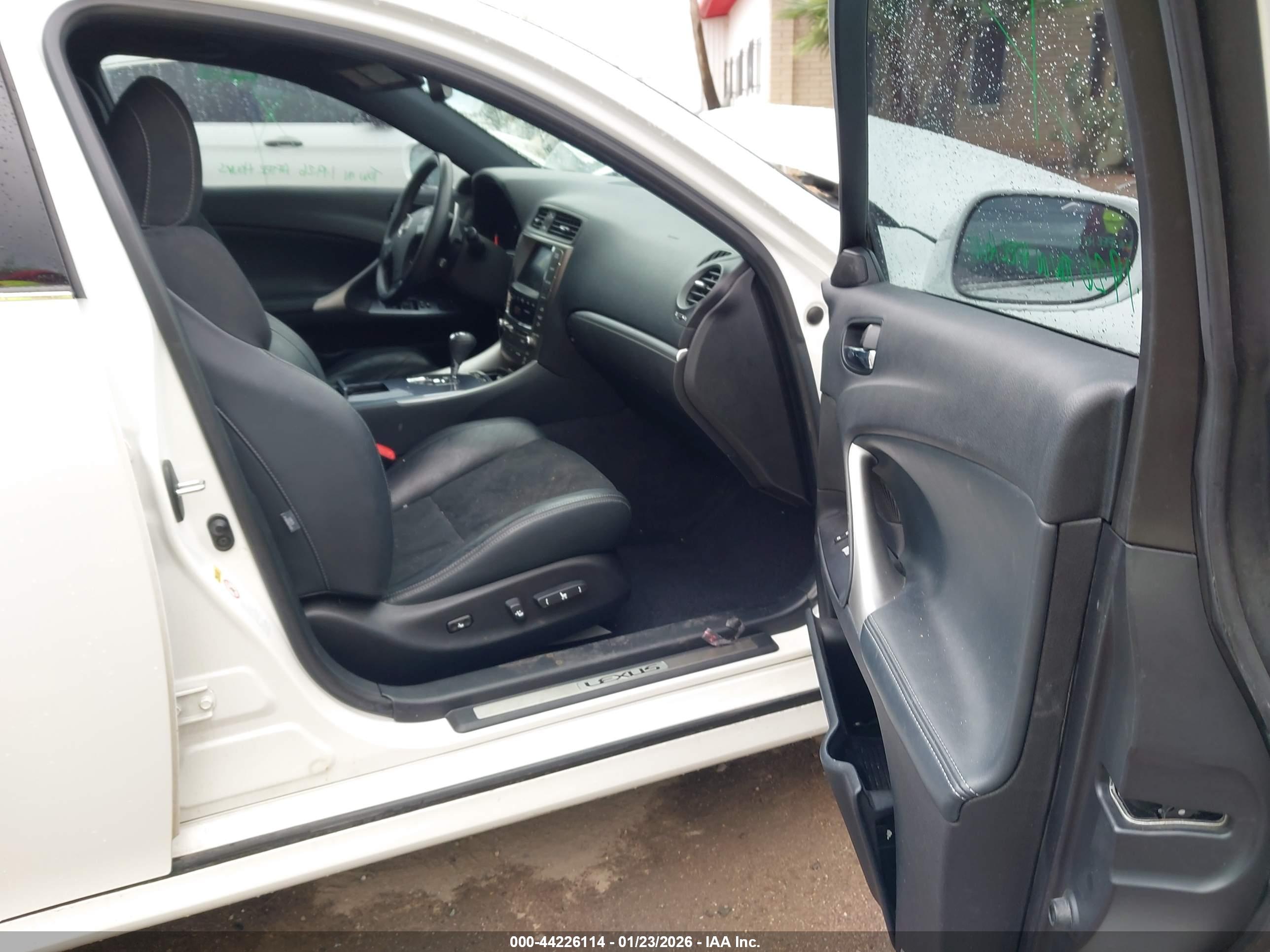 LEXUS IS image 5