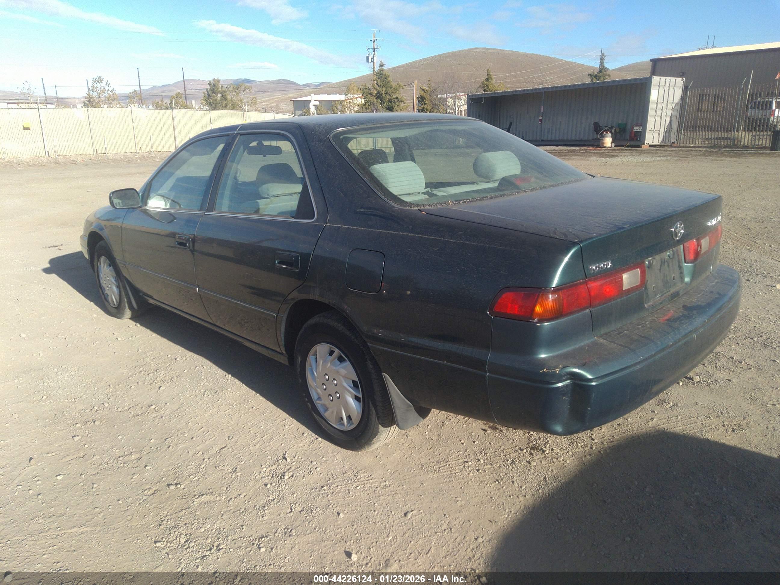 TOYOTA CAMRY image 3