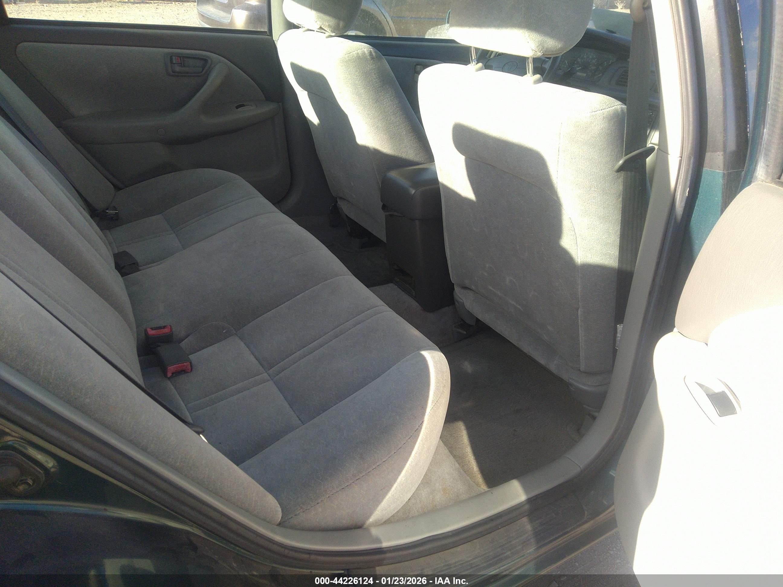 TOYOTA CAMRY image 8