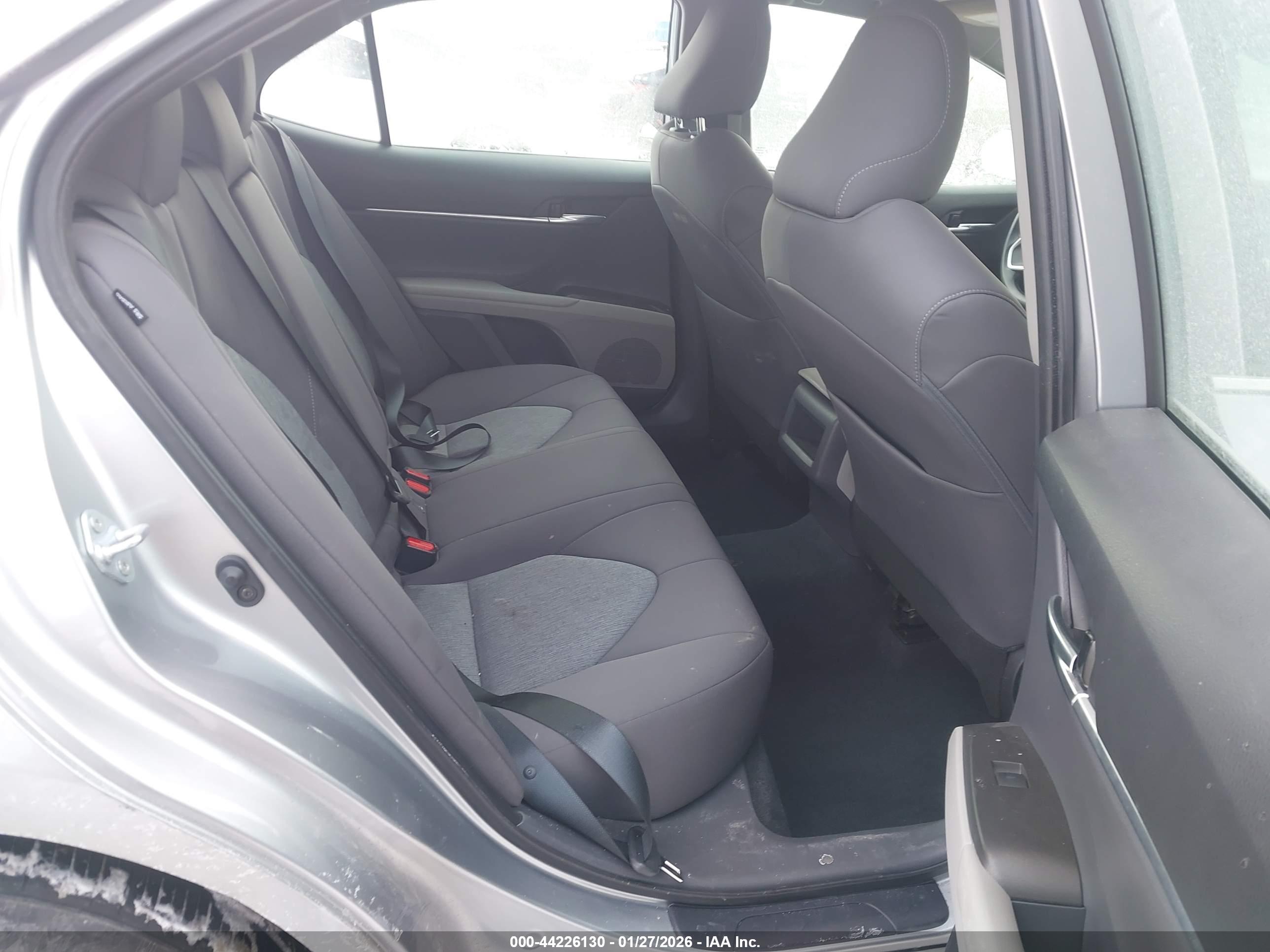 TOYOTA CAMRY image 8