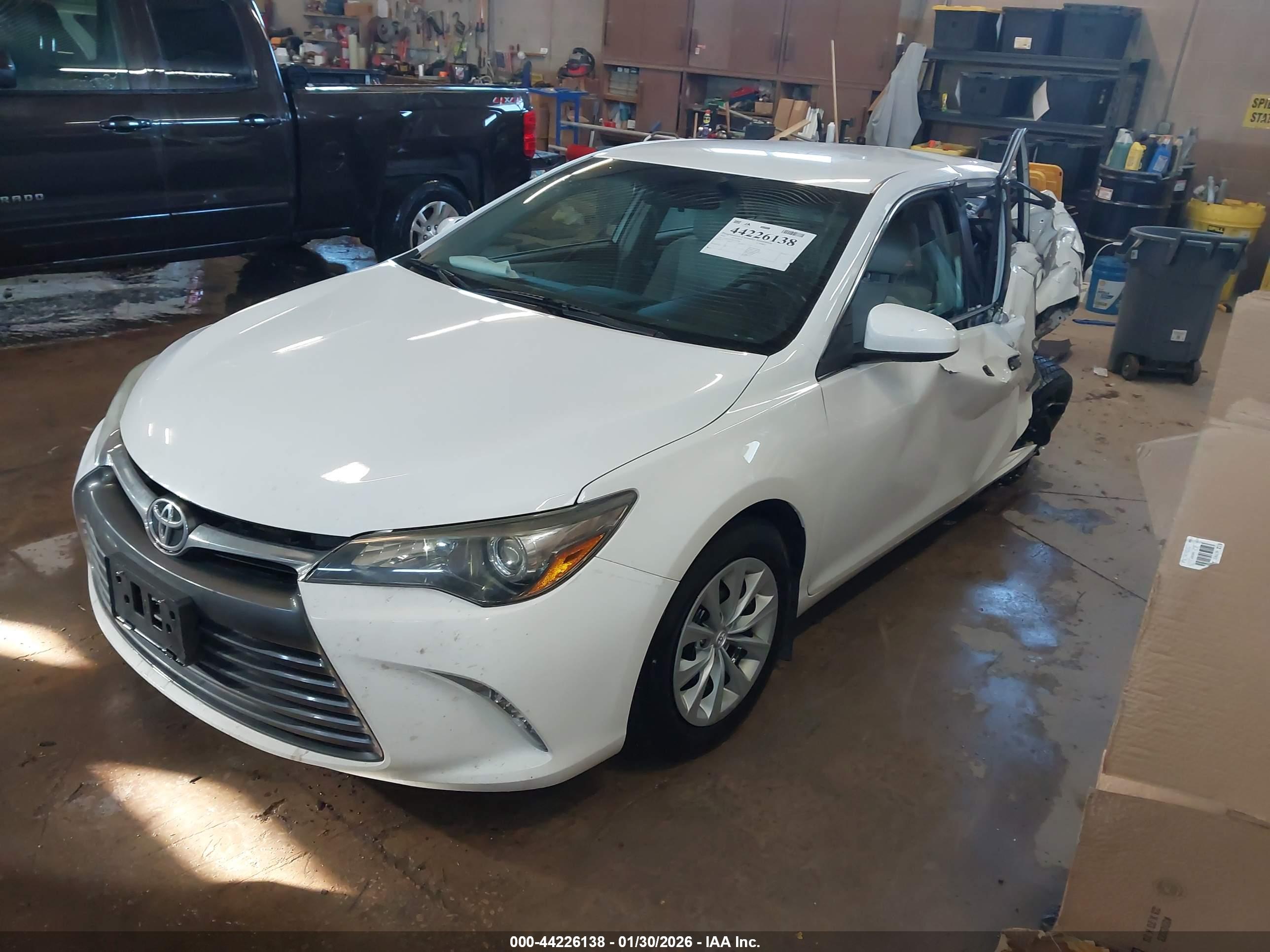 TOYOTA CAMRY image 2
