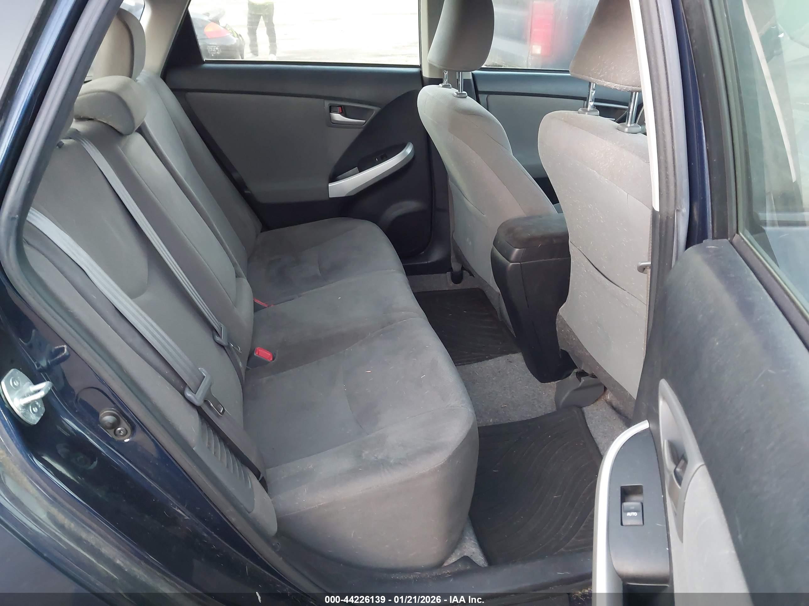 TOYOTA PRIUS image 8