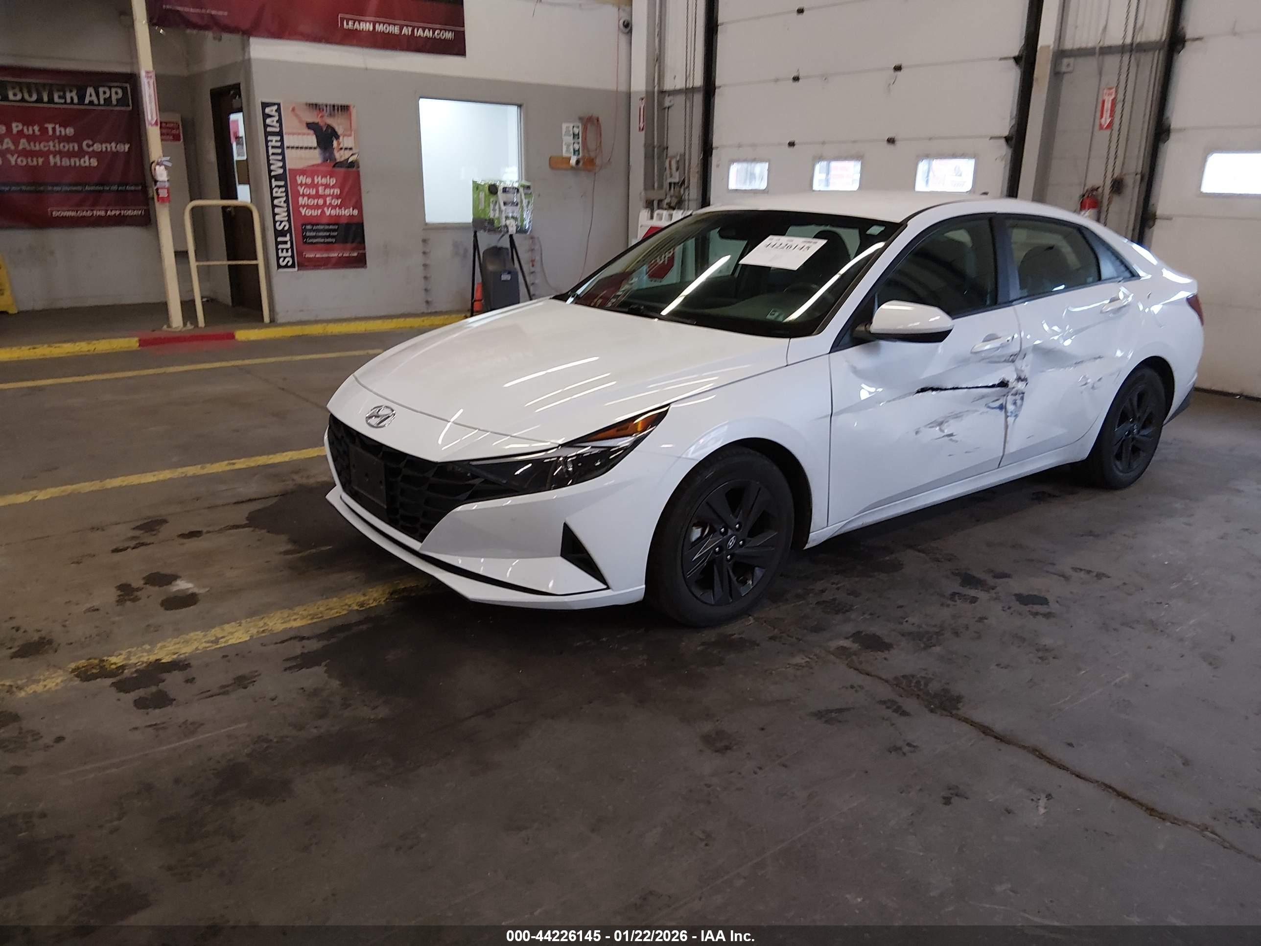 HYUNDAI ELANTRA image 2