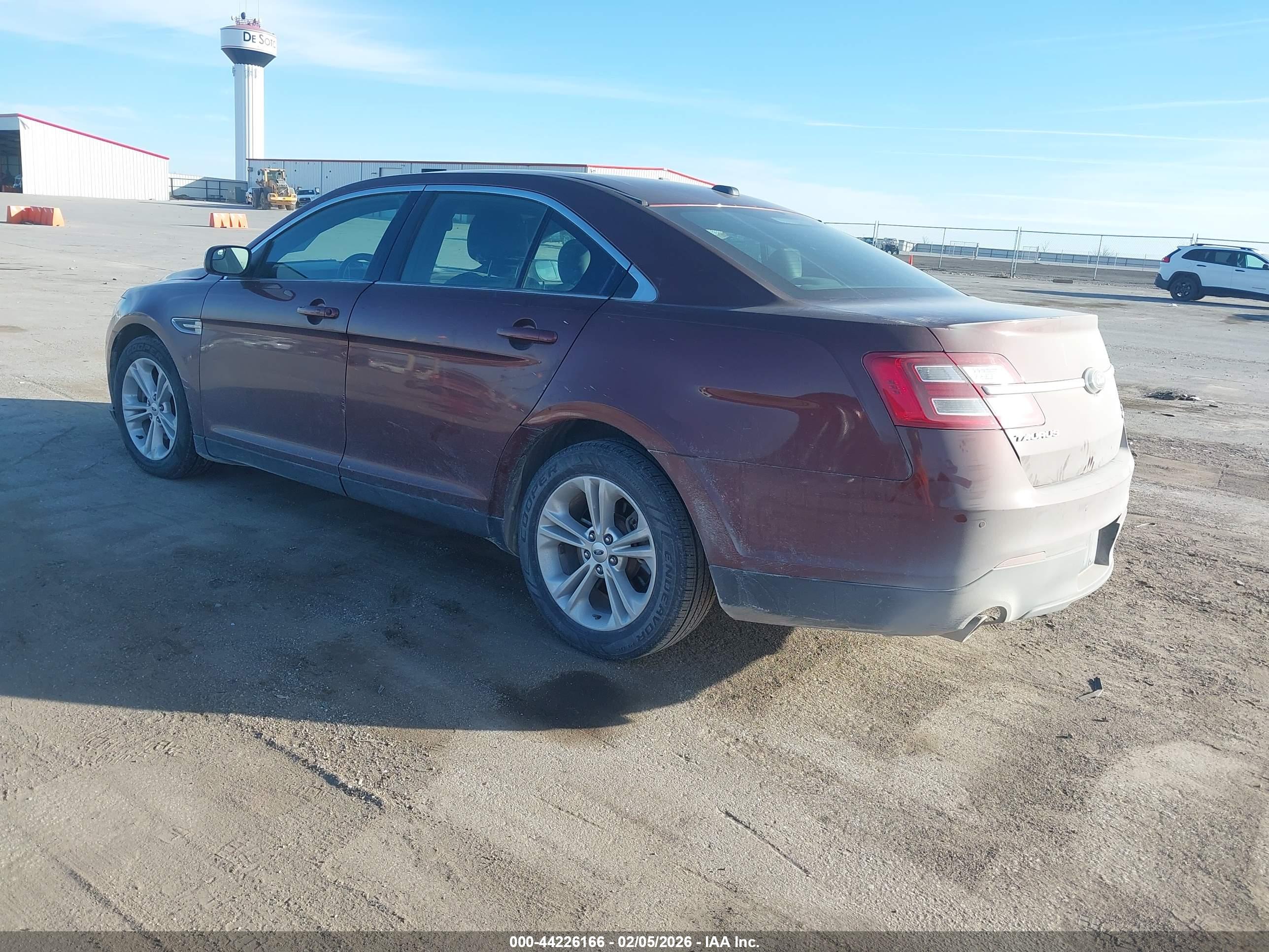 FORD TAURUS image 3