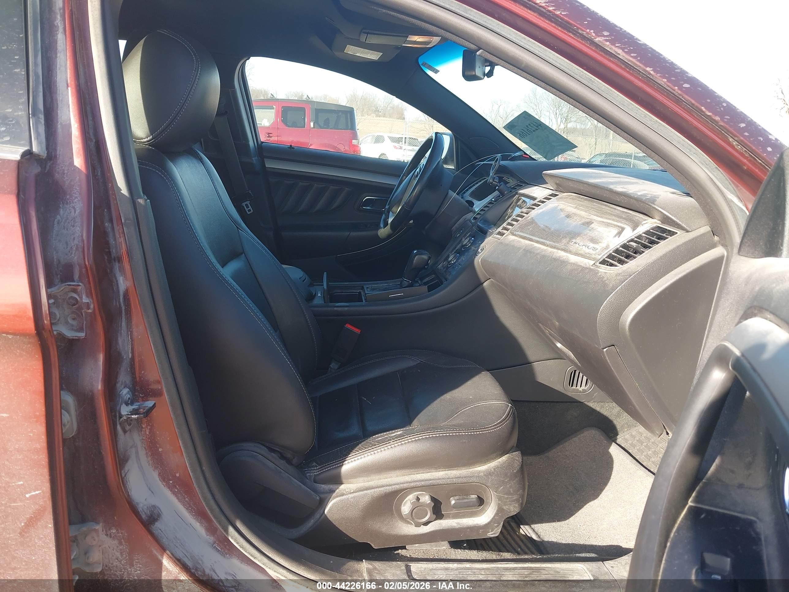 FORD TAURUS image 5
